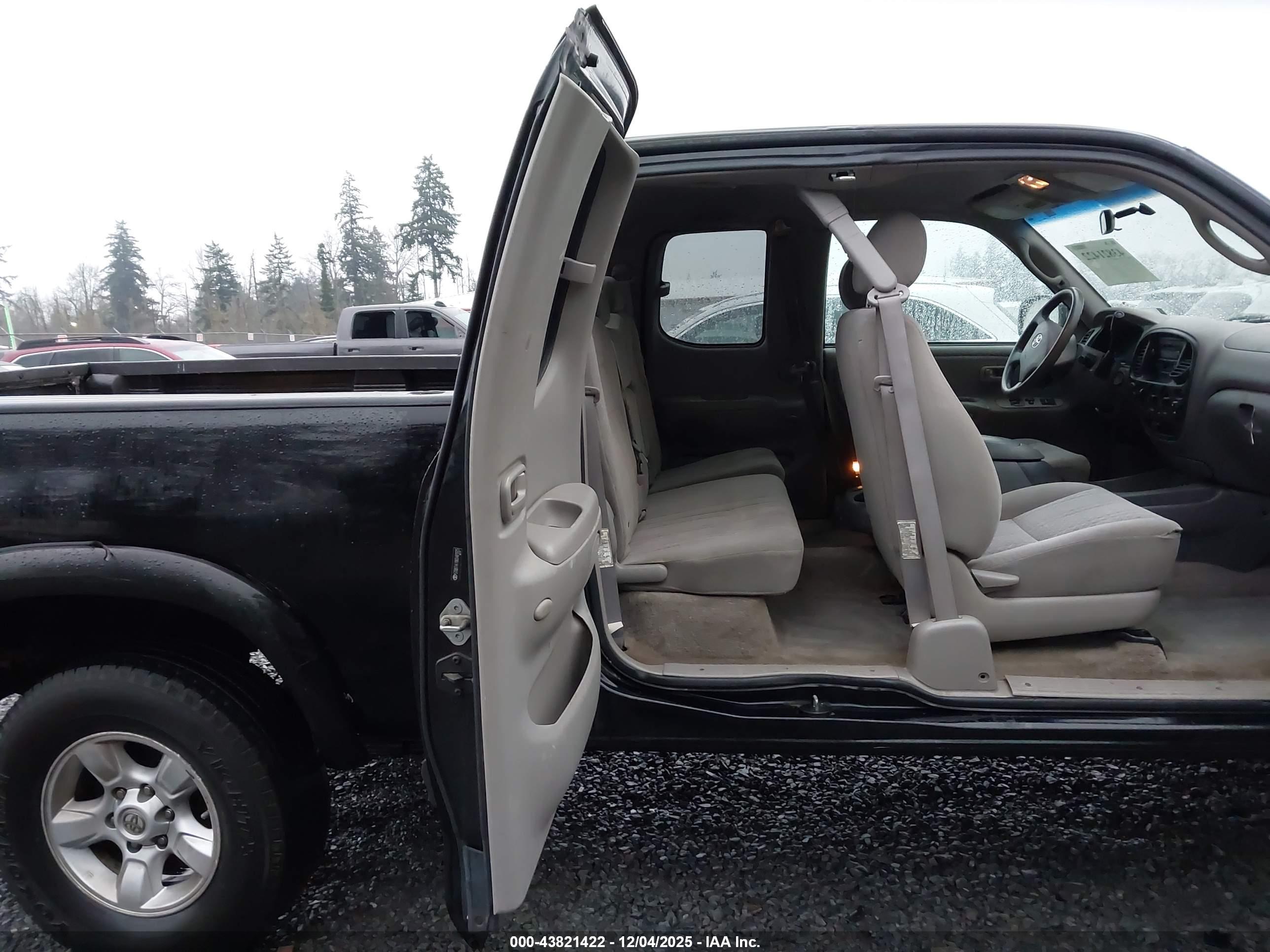 TOYOTA TUNDRA image 8
