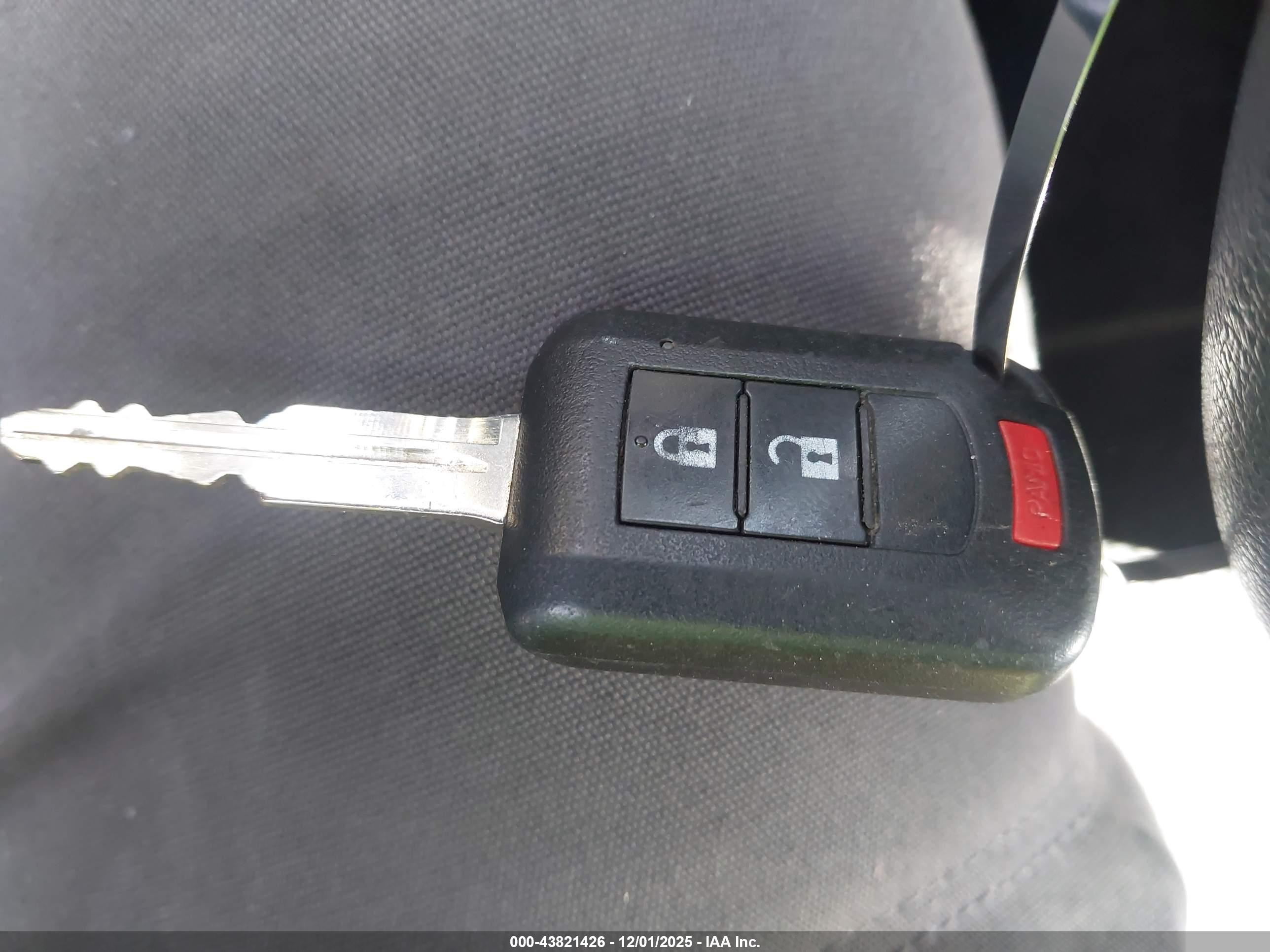 MITSUBISHI OUTLANDER image 11