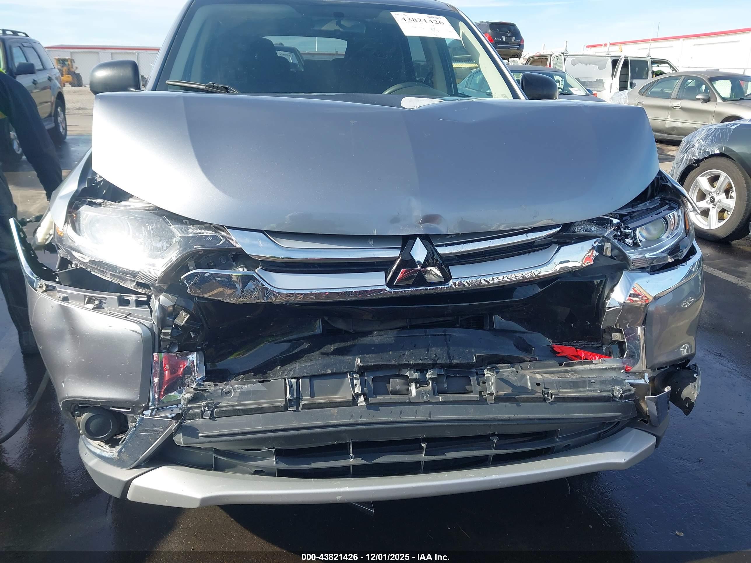 MITSUBISHI OUTLANDER image 6