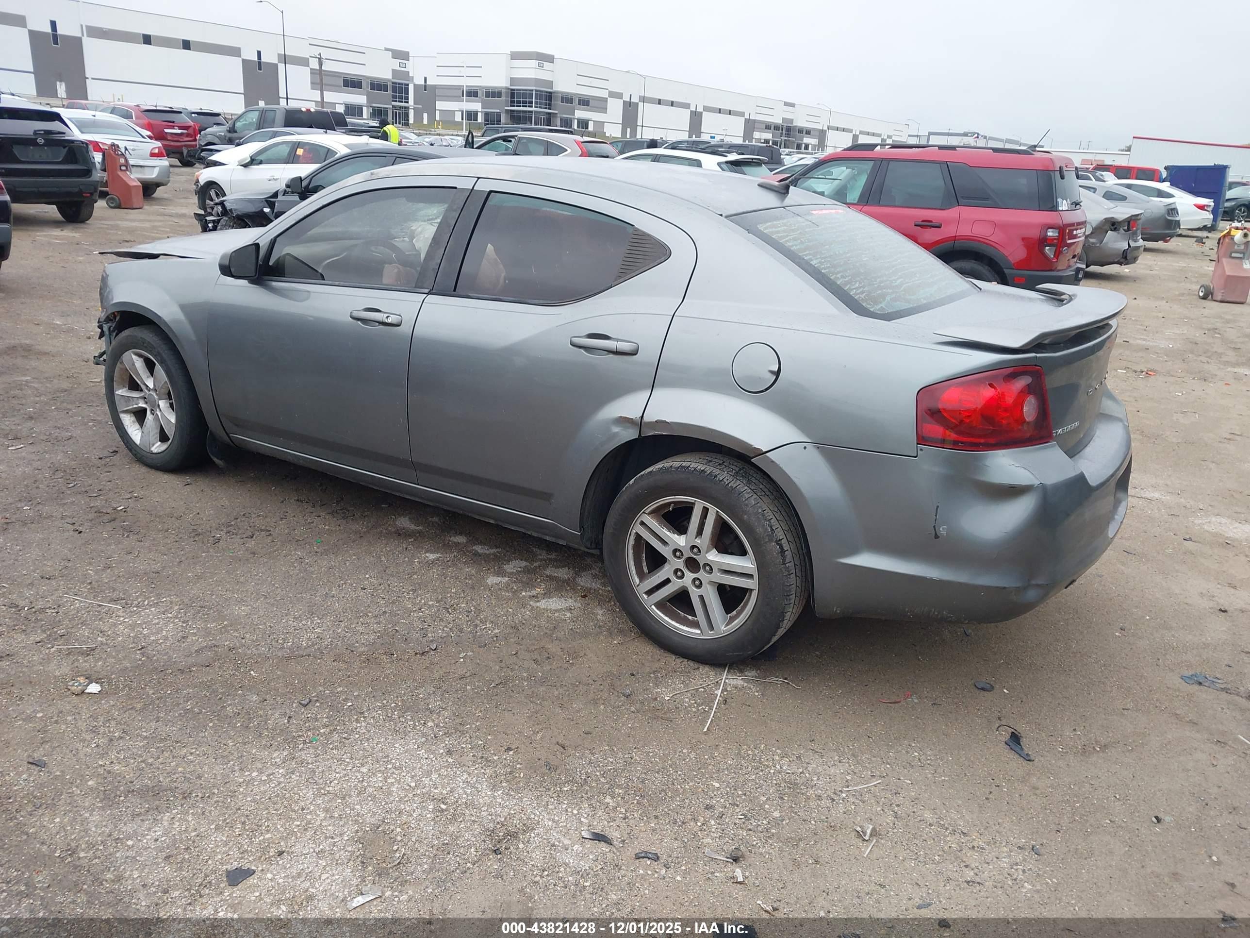 DODGE AVENGER image 3