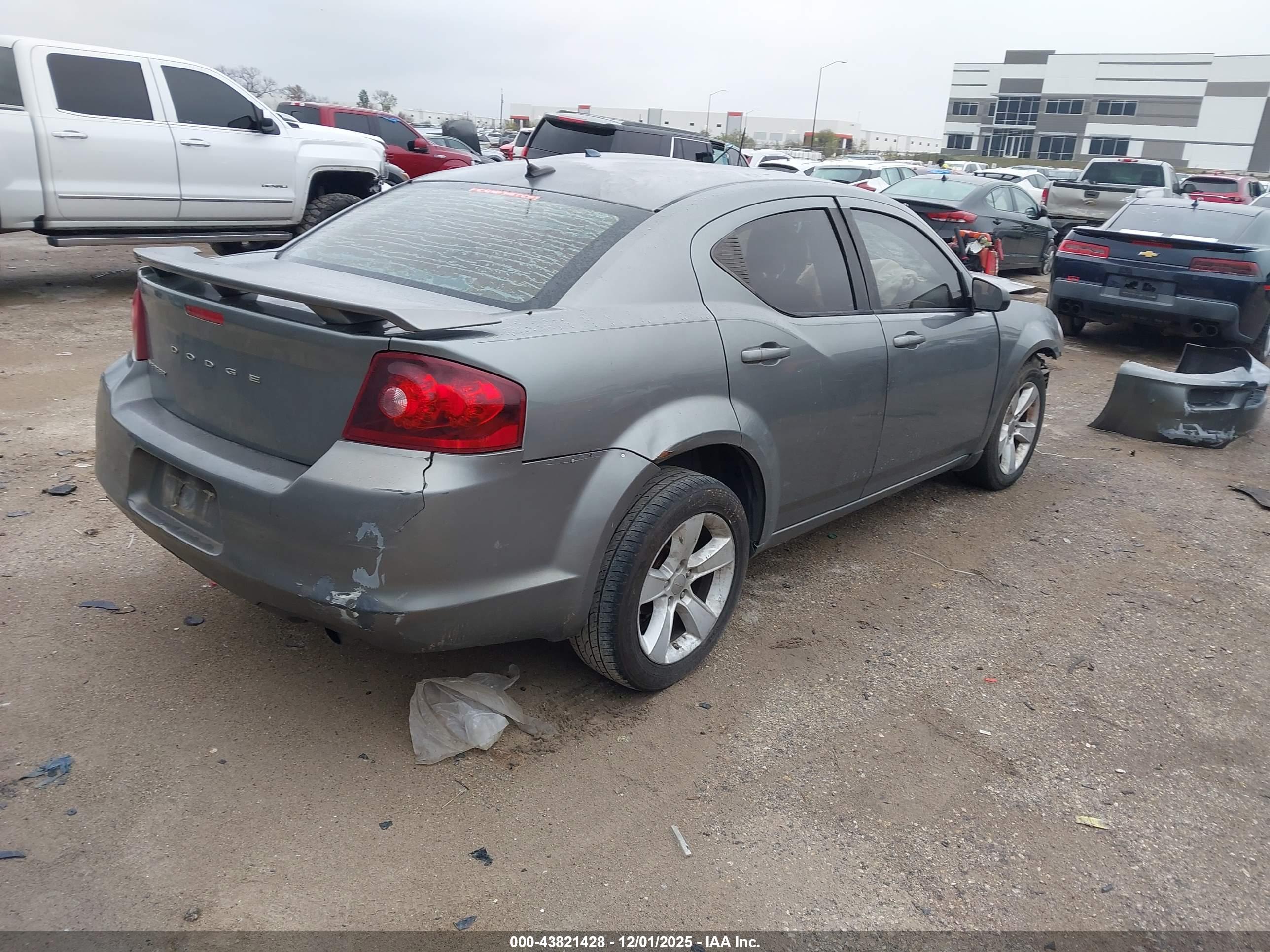 DODGE AVENGER image 4