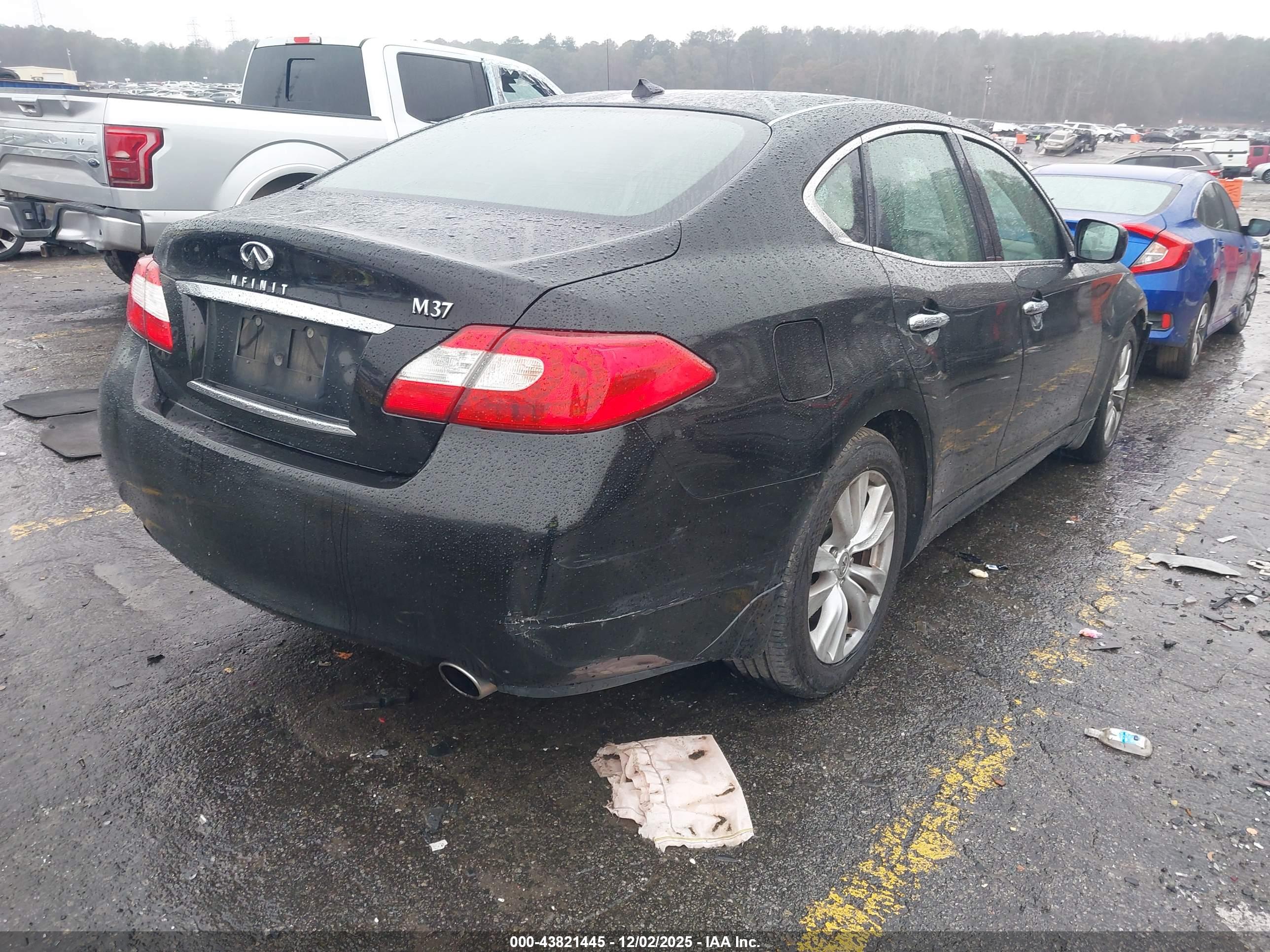 INFINITI M37 image 4