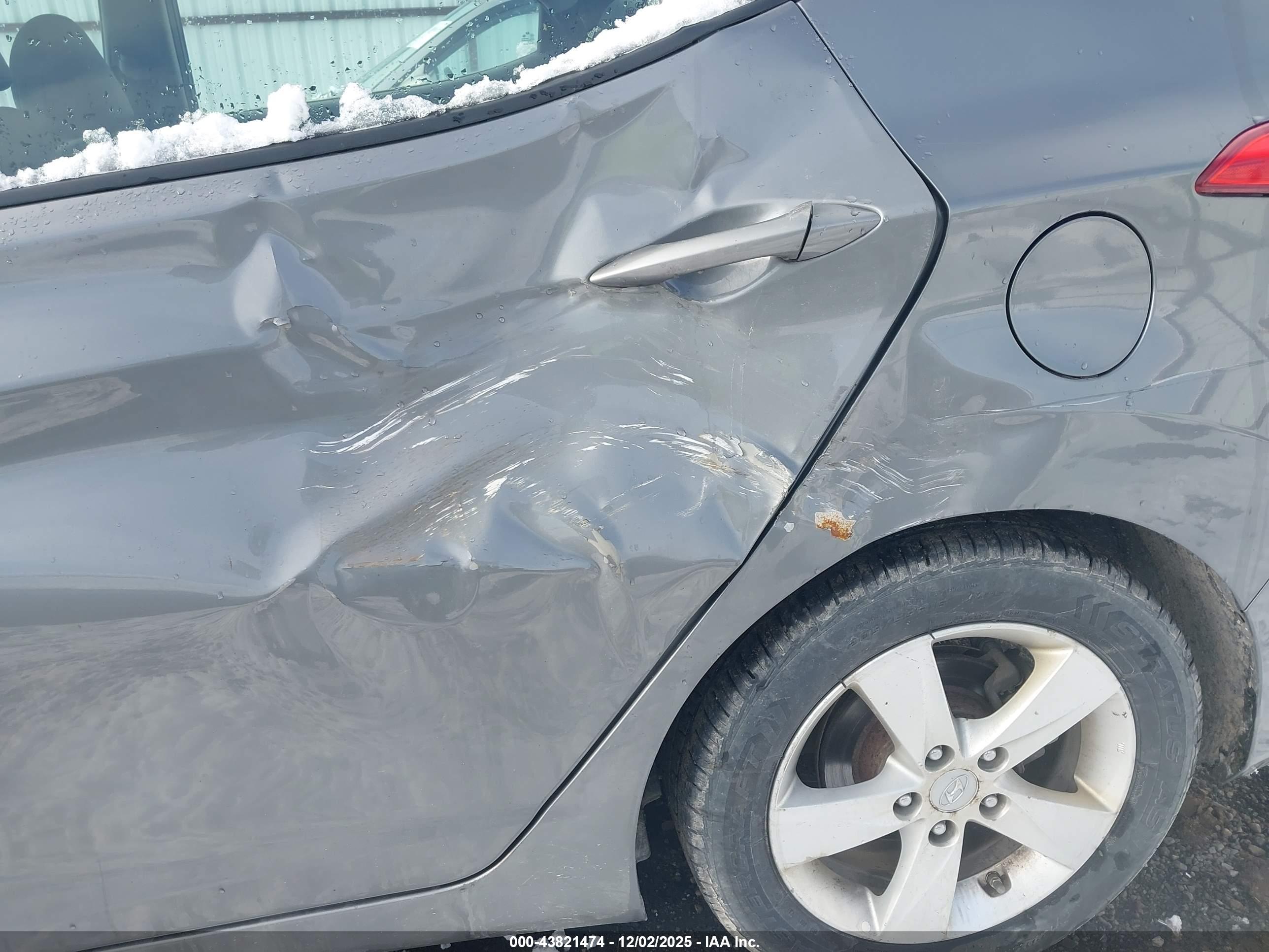 HYUNDAI ELANTRA image 6