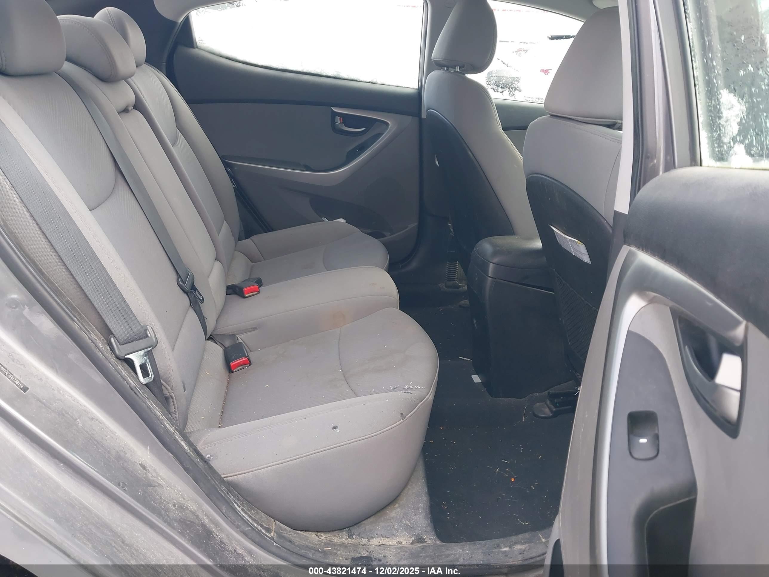 HYUNDAI ELANTRA image 8