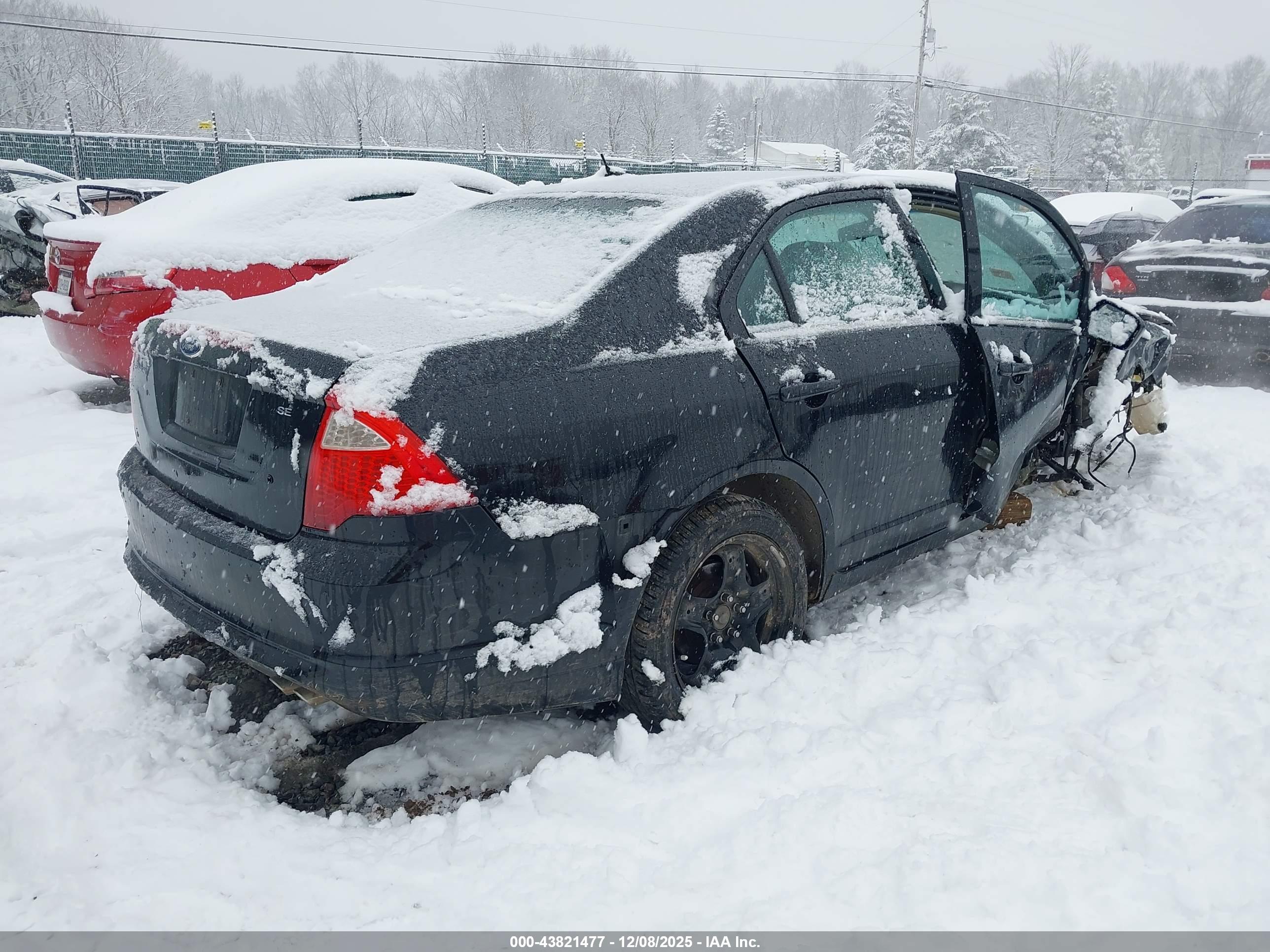 FORD FUSION image 4