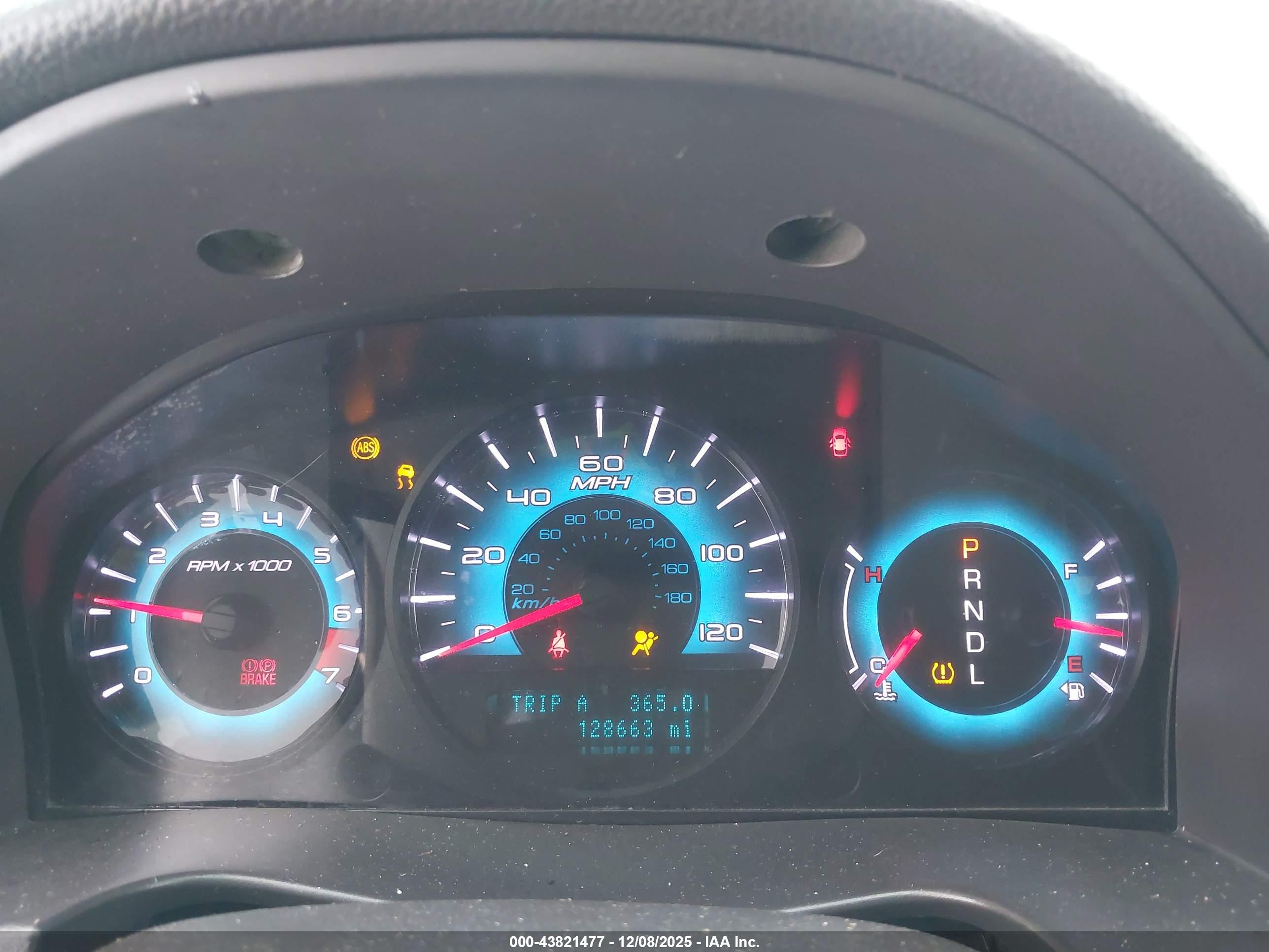 FORD FUSION image 7