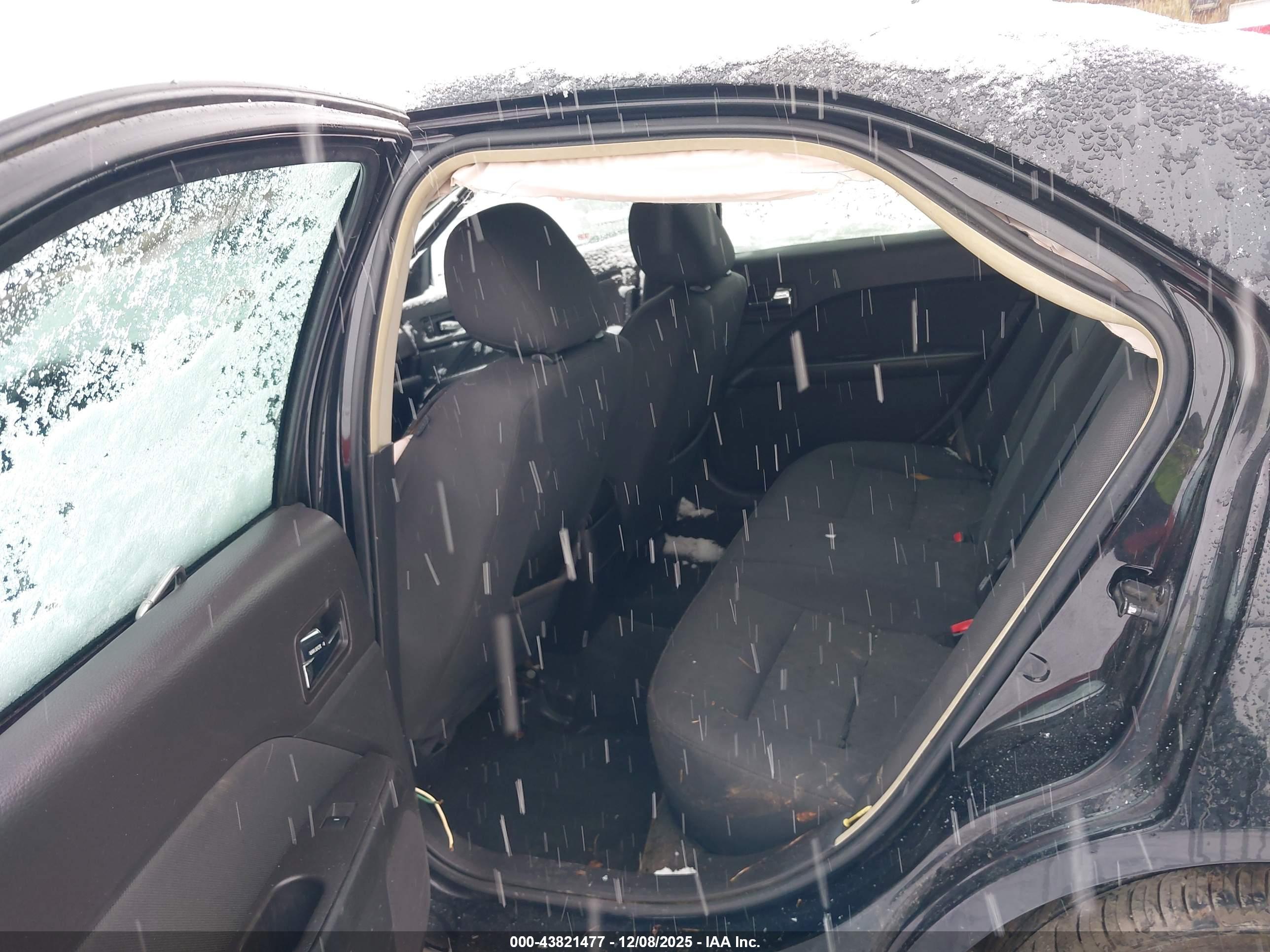 FORD FUSION image 8