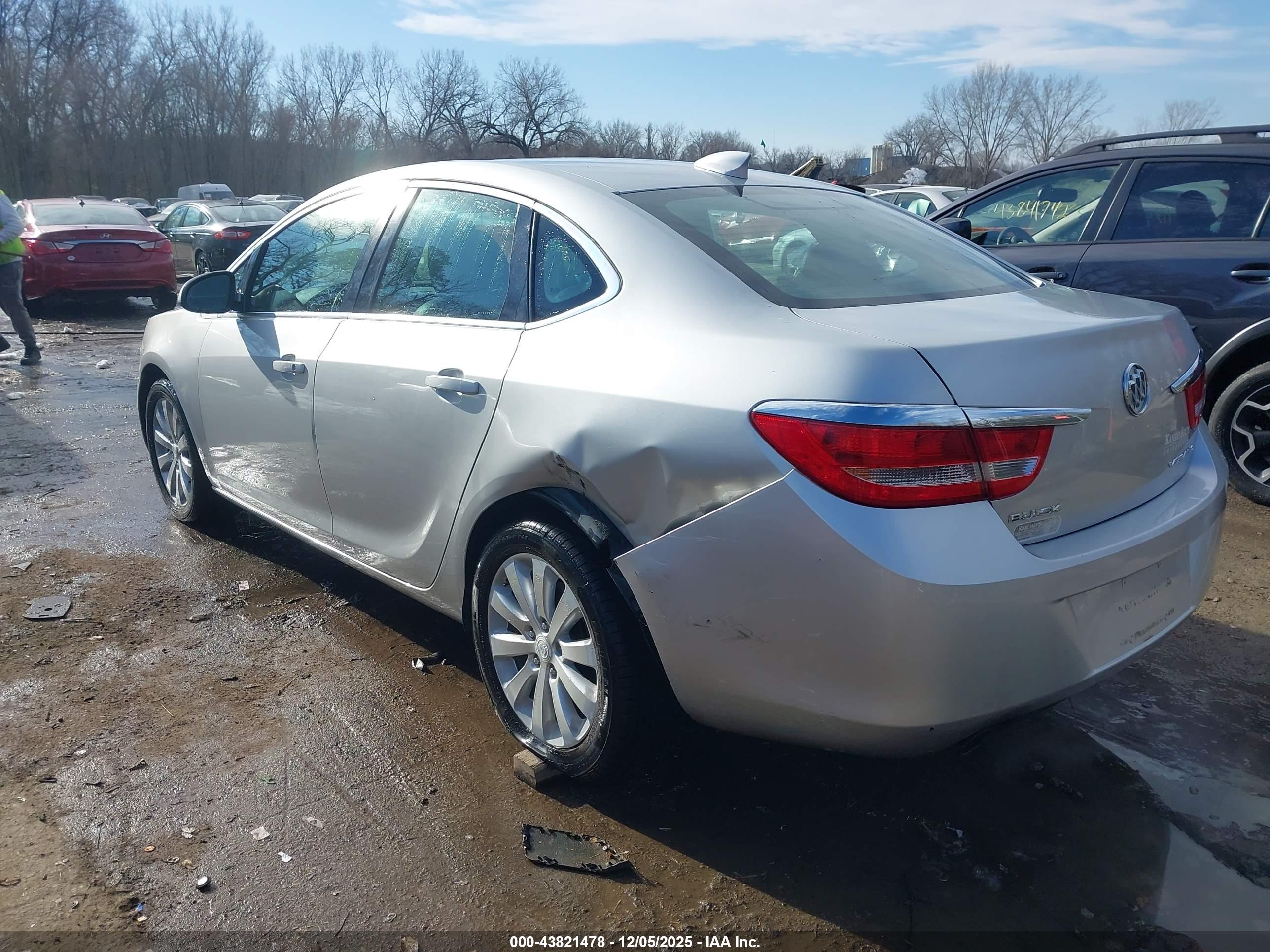 BUICK VERANO image 3