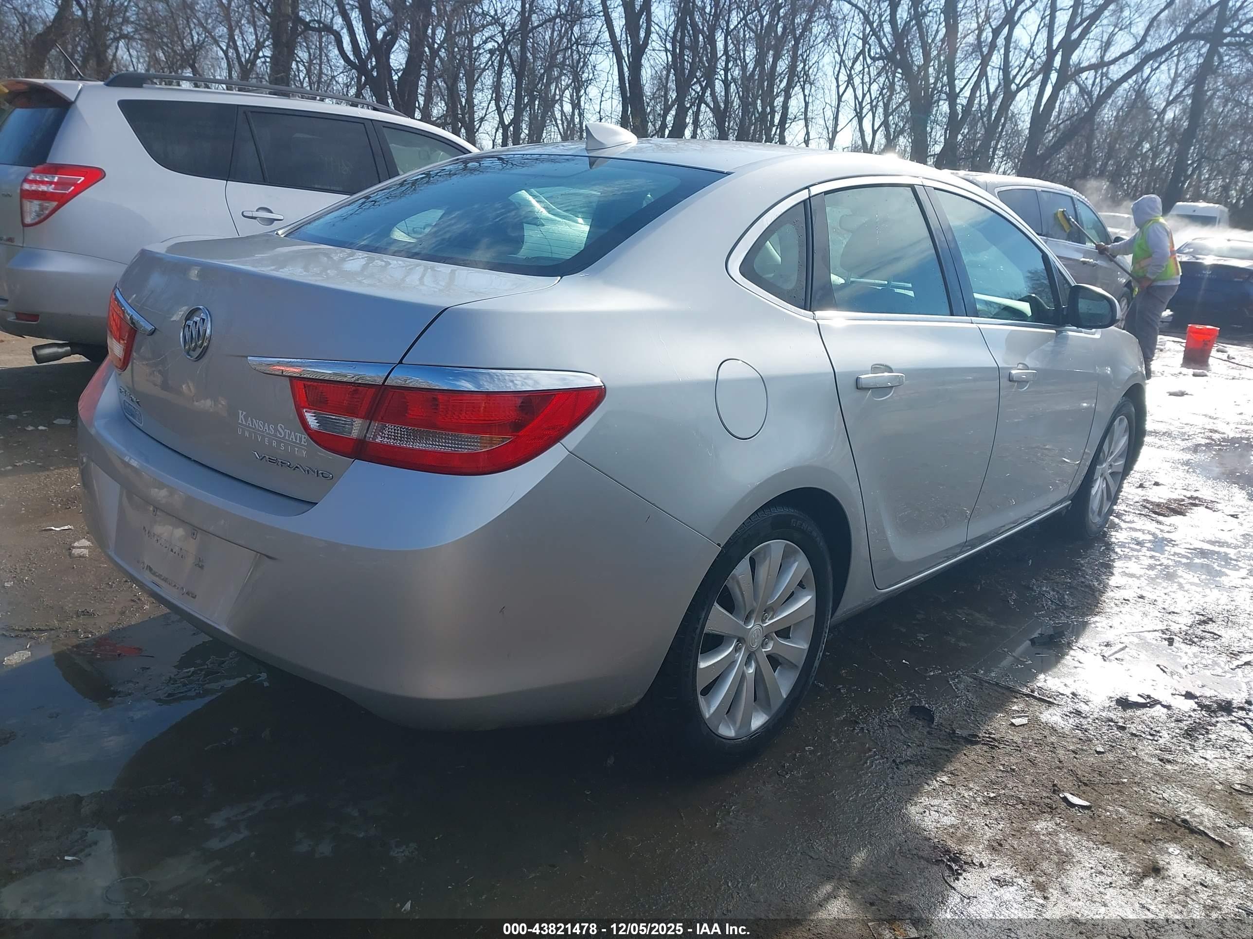 BUICK VERANO image 4