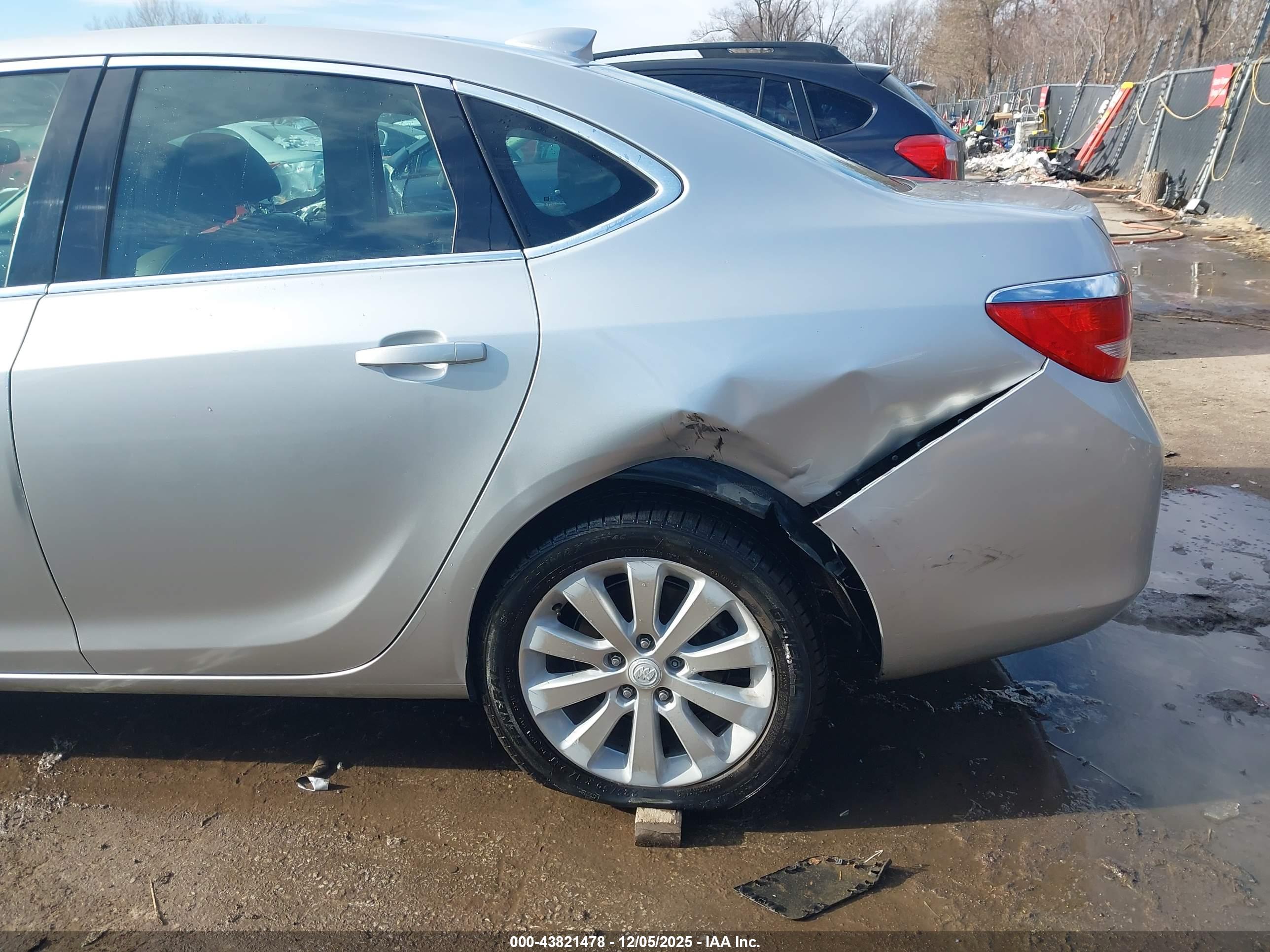 BUICK VERANO image 6
