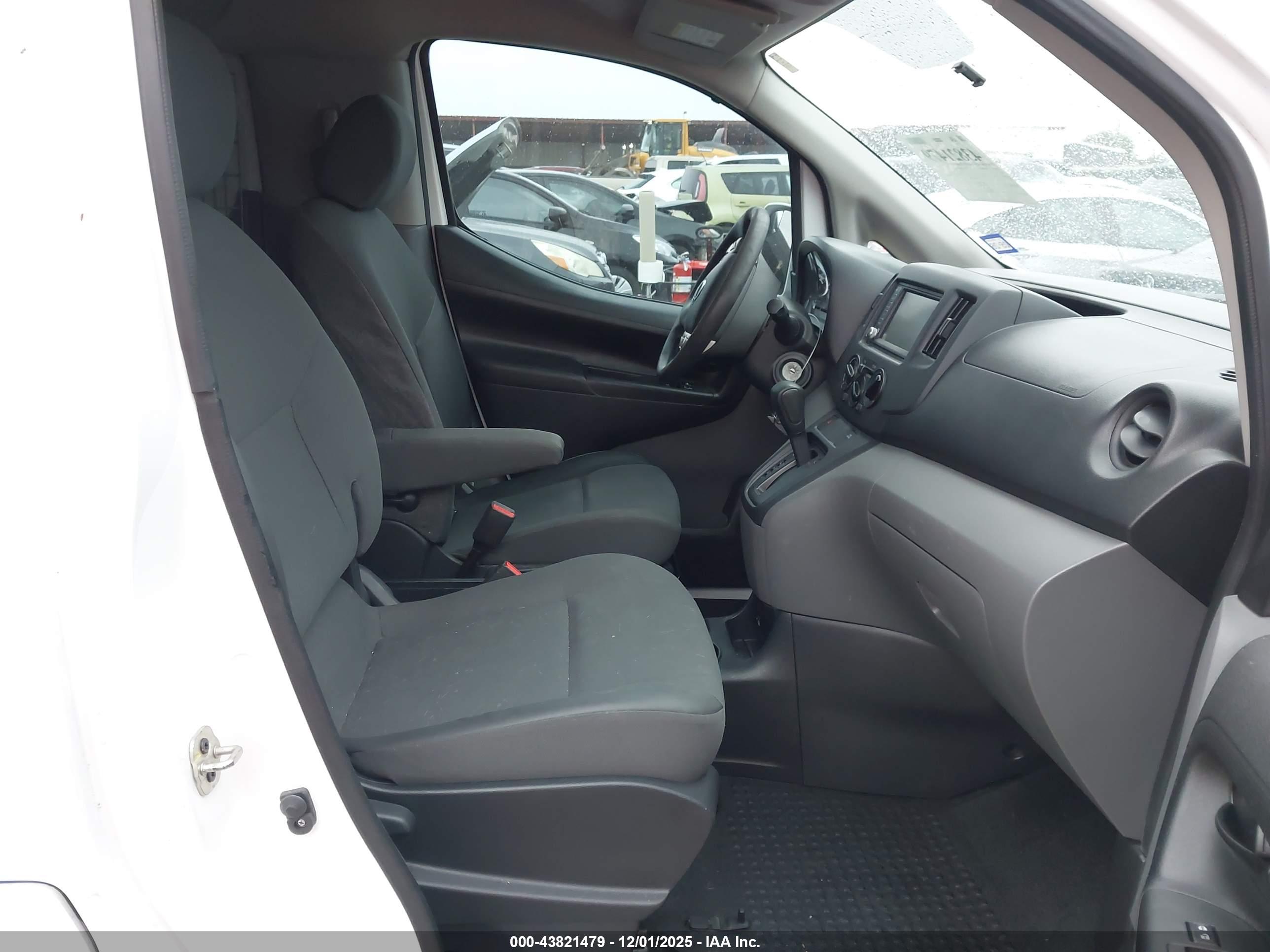 NISSAN NV image 5