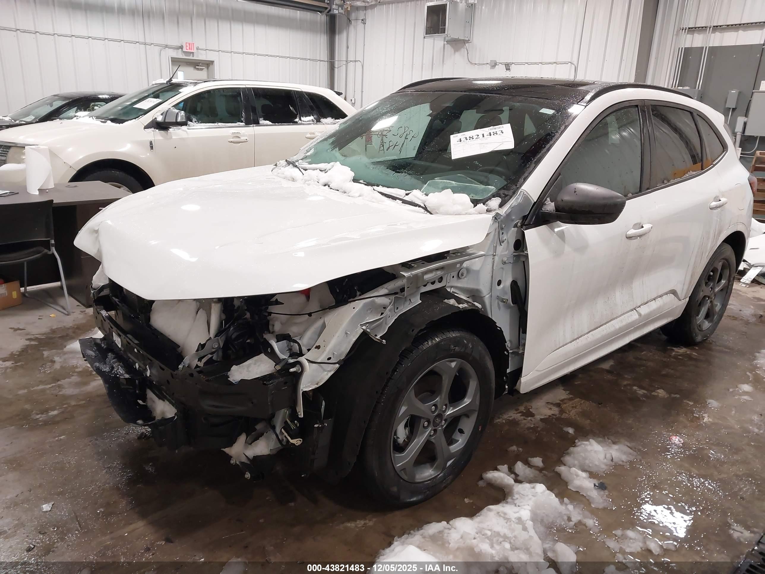 FORD ESCAPE image 2
