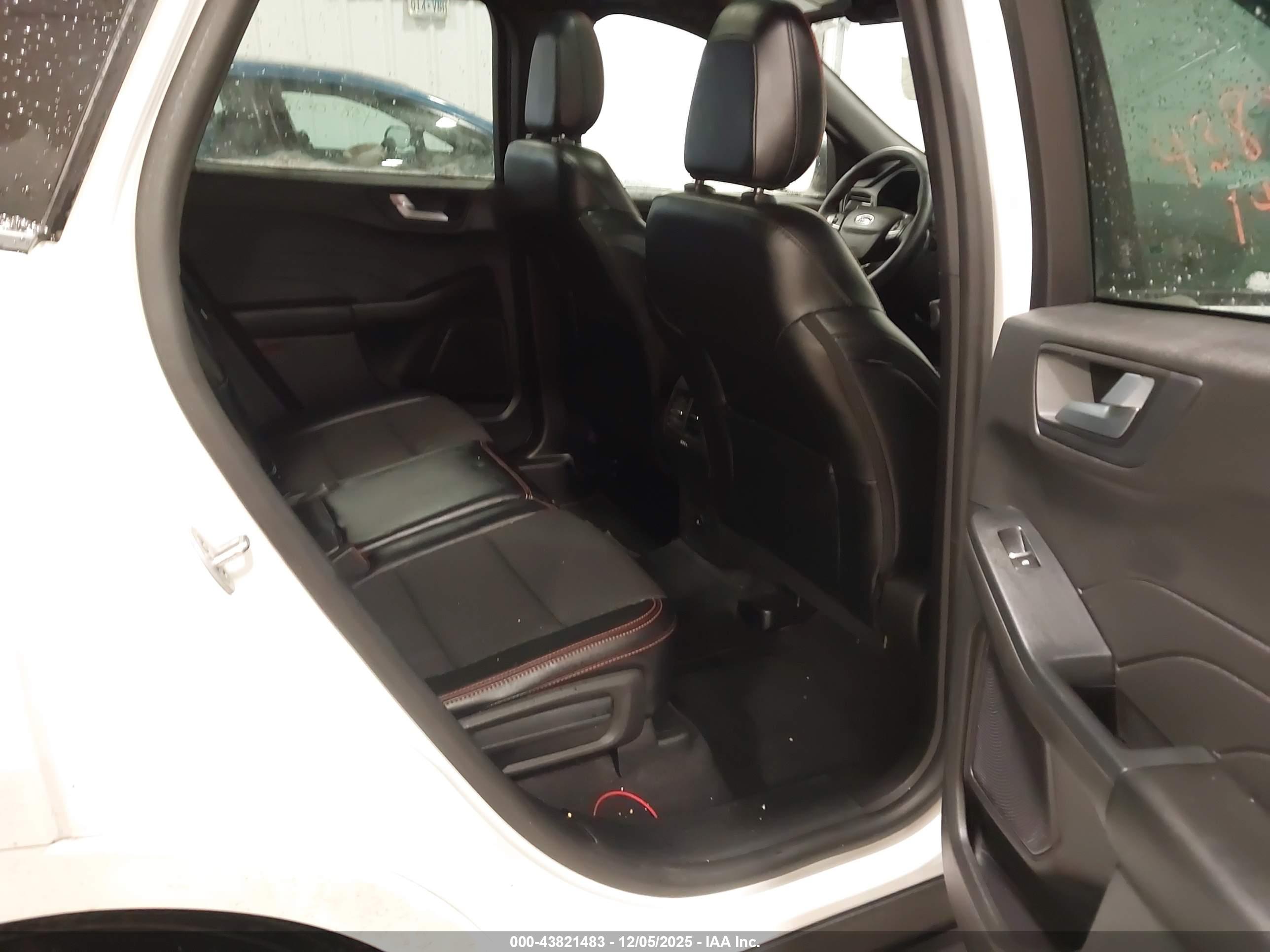 FORD ESCAPE image 8