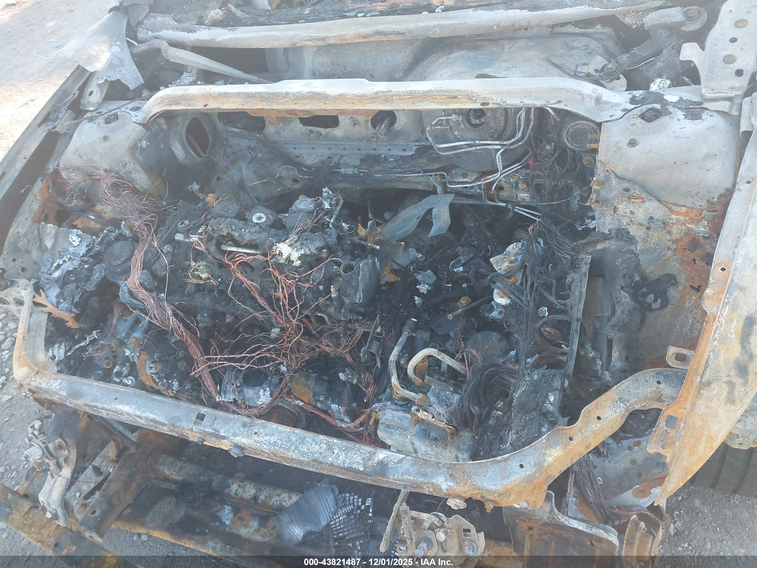 FORD FUSION image 10