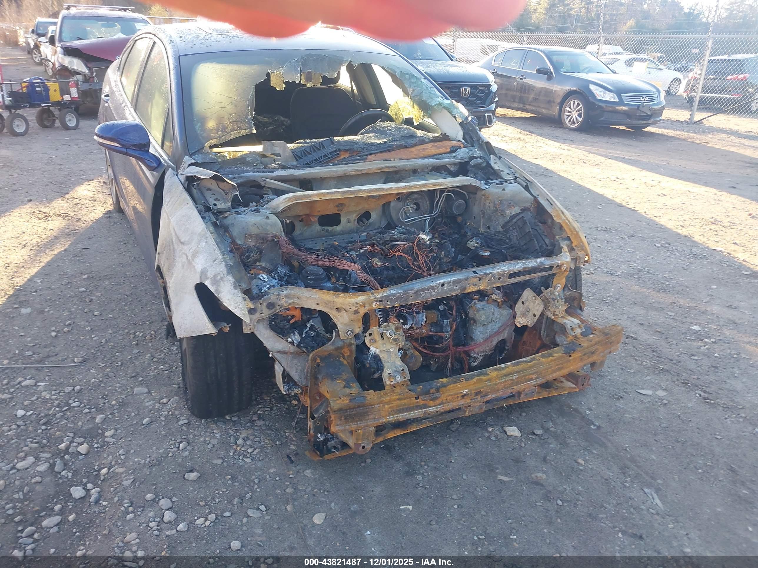 FORD FUSION image 6