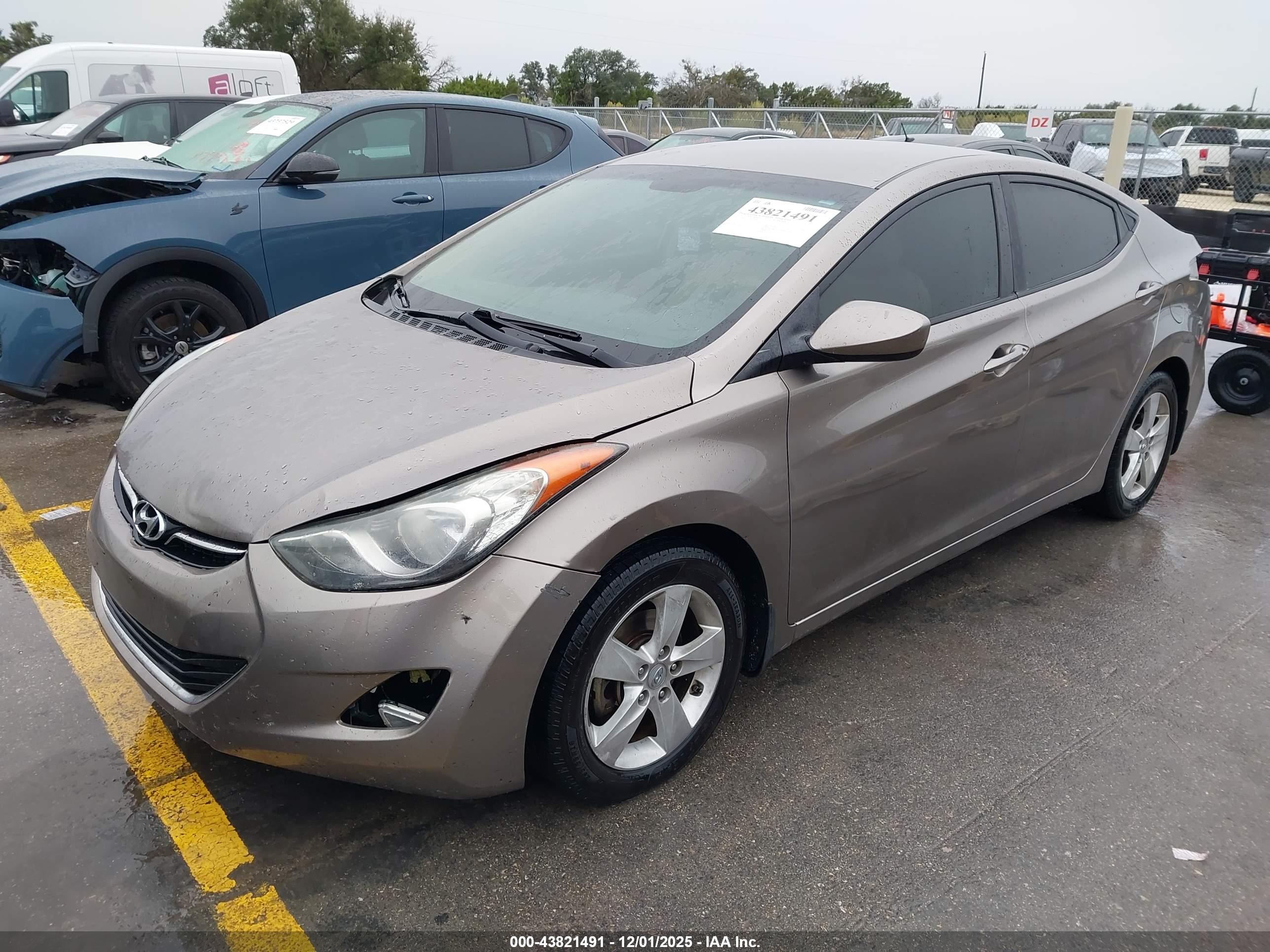 HYUNDAI ELANTRA image 2