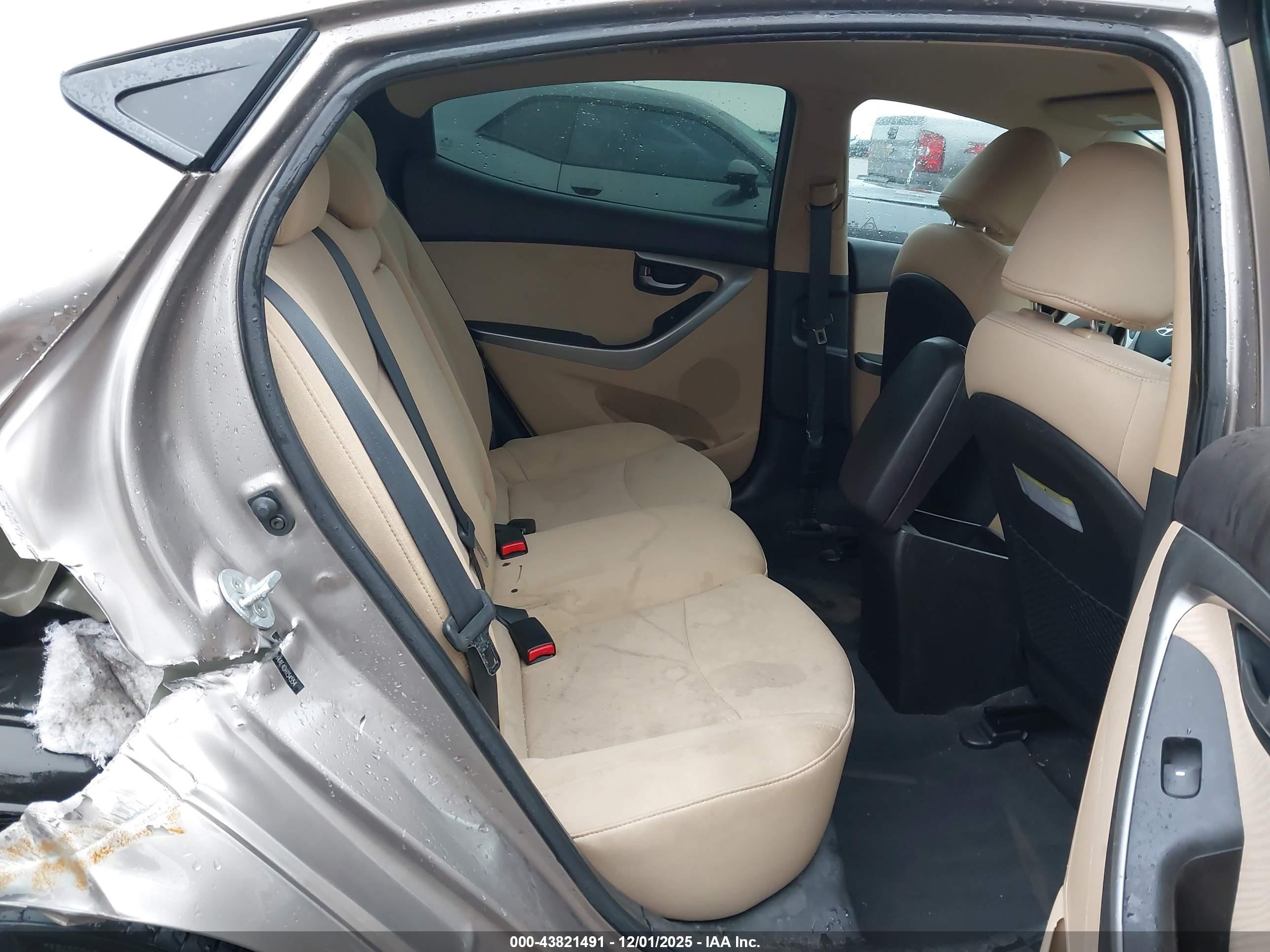 HYUNDAI ELANTRA image 8