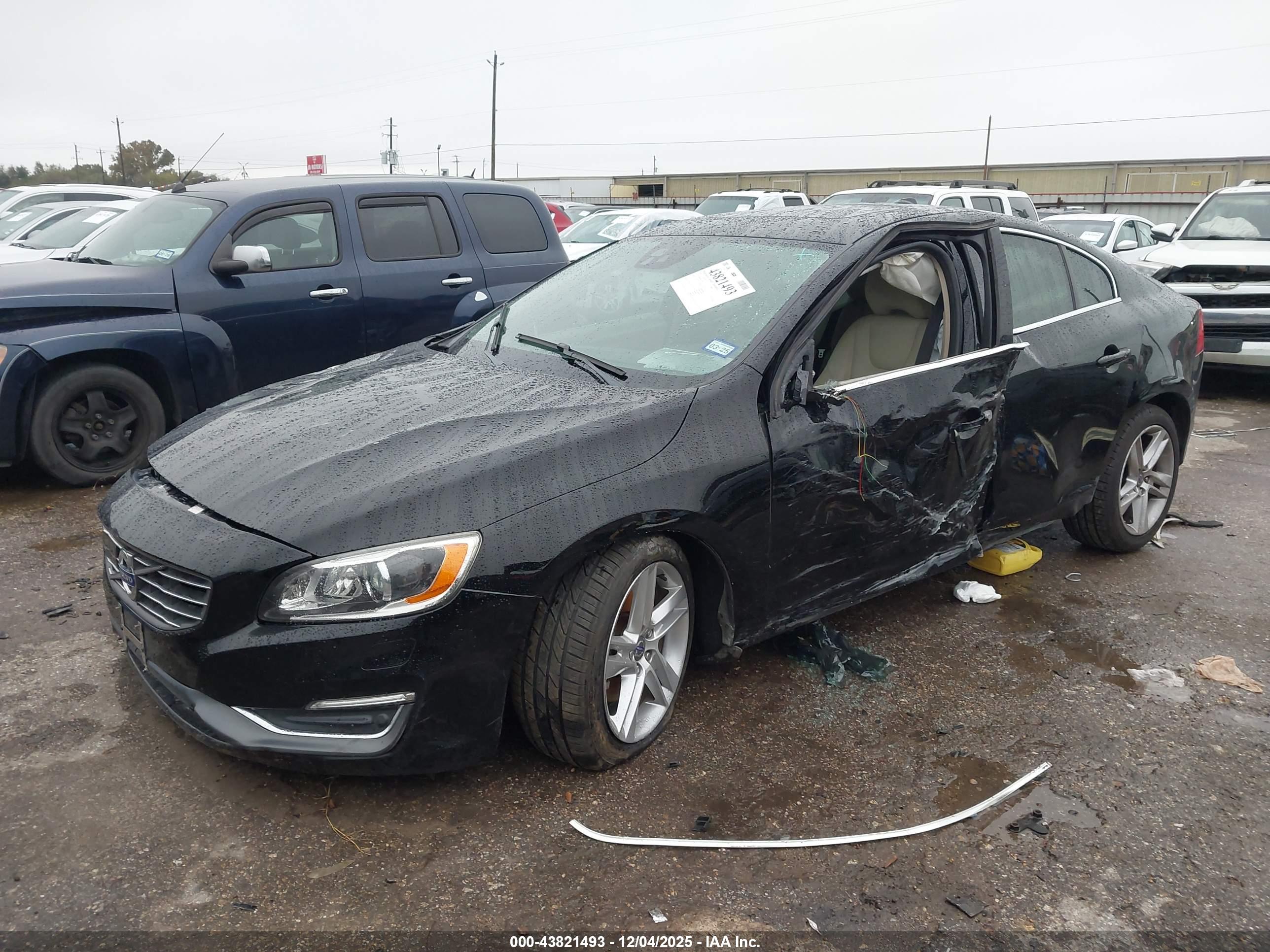 VOLVO S60 image 2