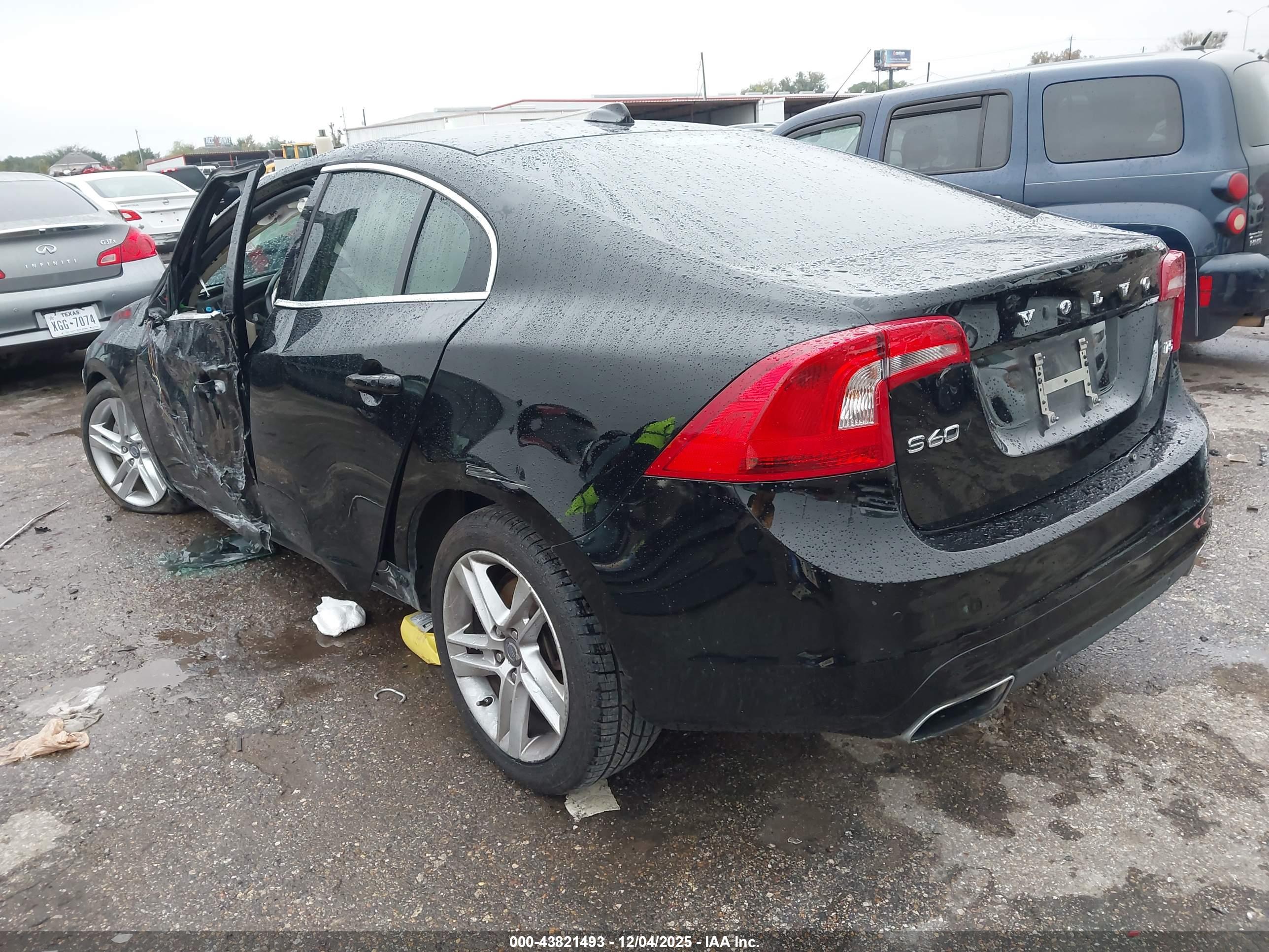 VOLVO S60 image 3