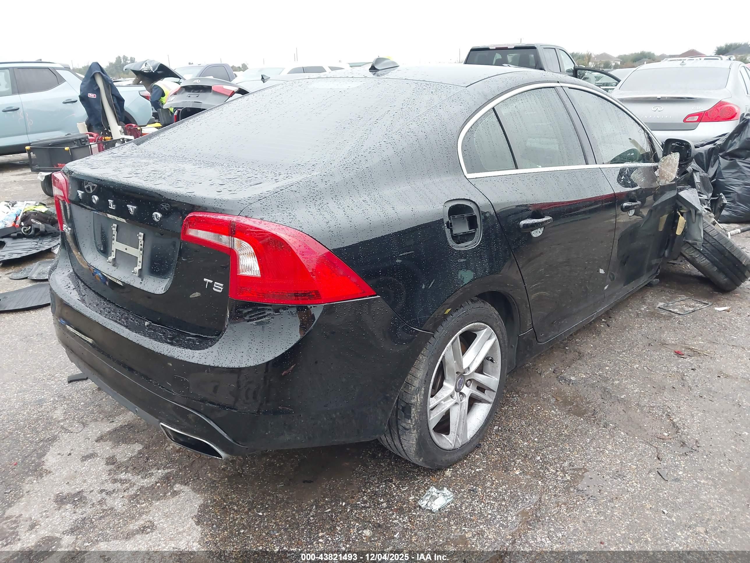 VOLVO S60 image 4