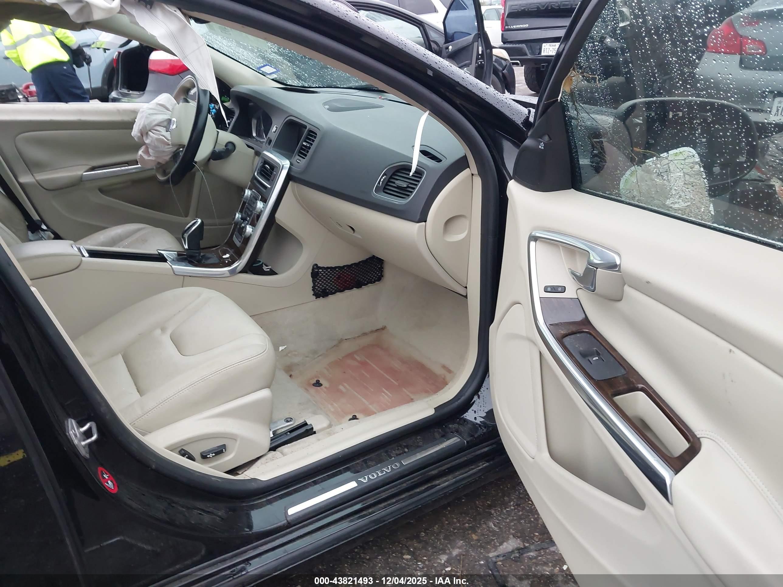 VOLVO S60 image 5