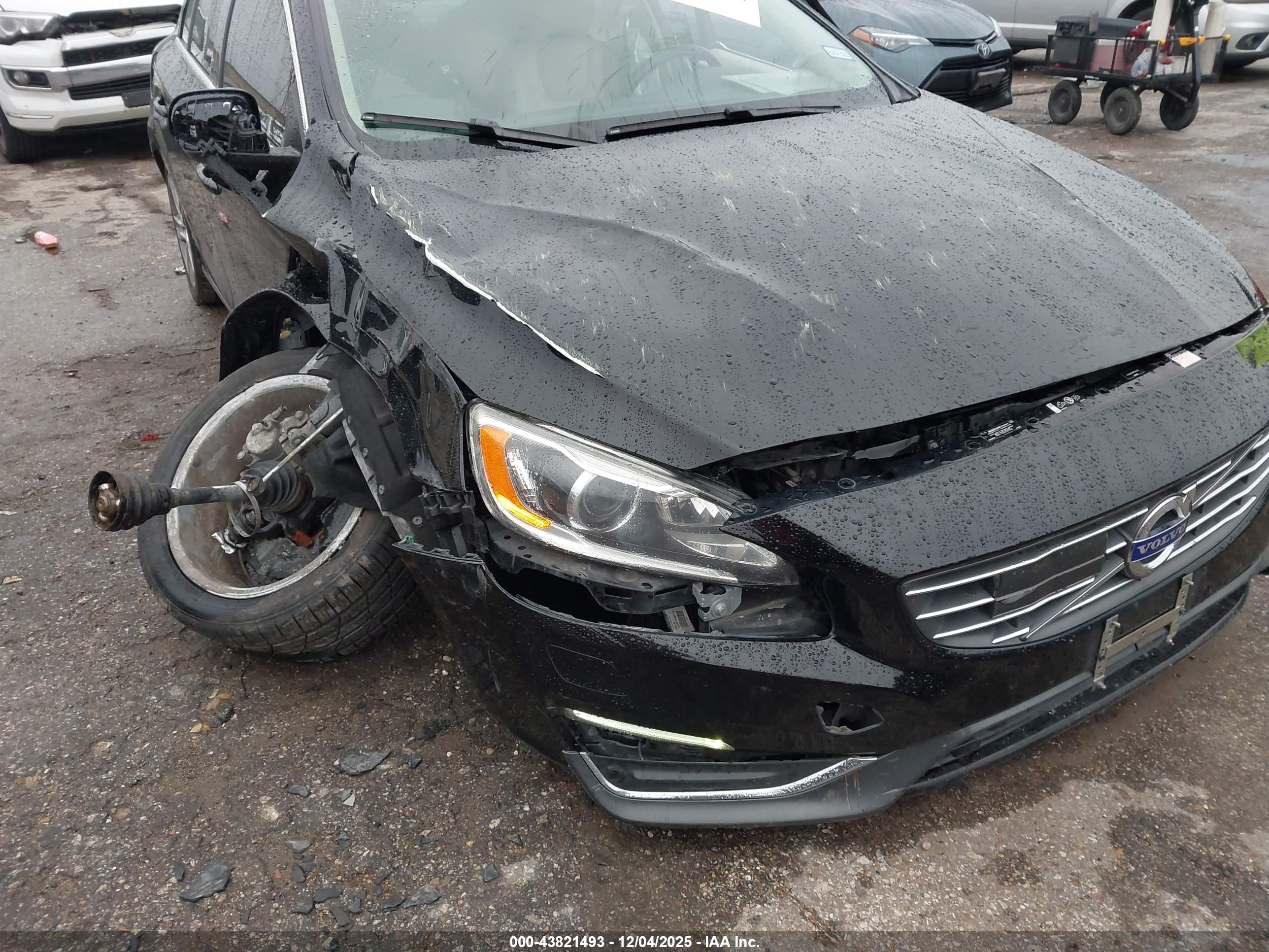 VOLVO S60 image 6