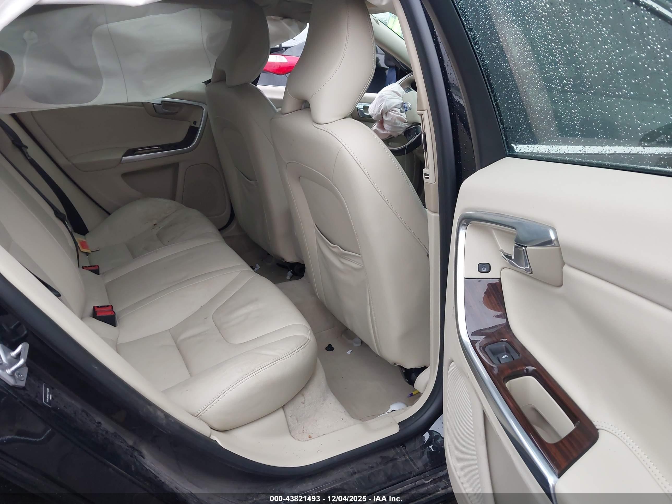 VOLVO S60 image 8