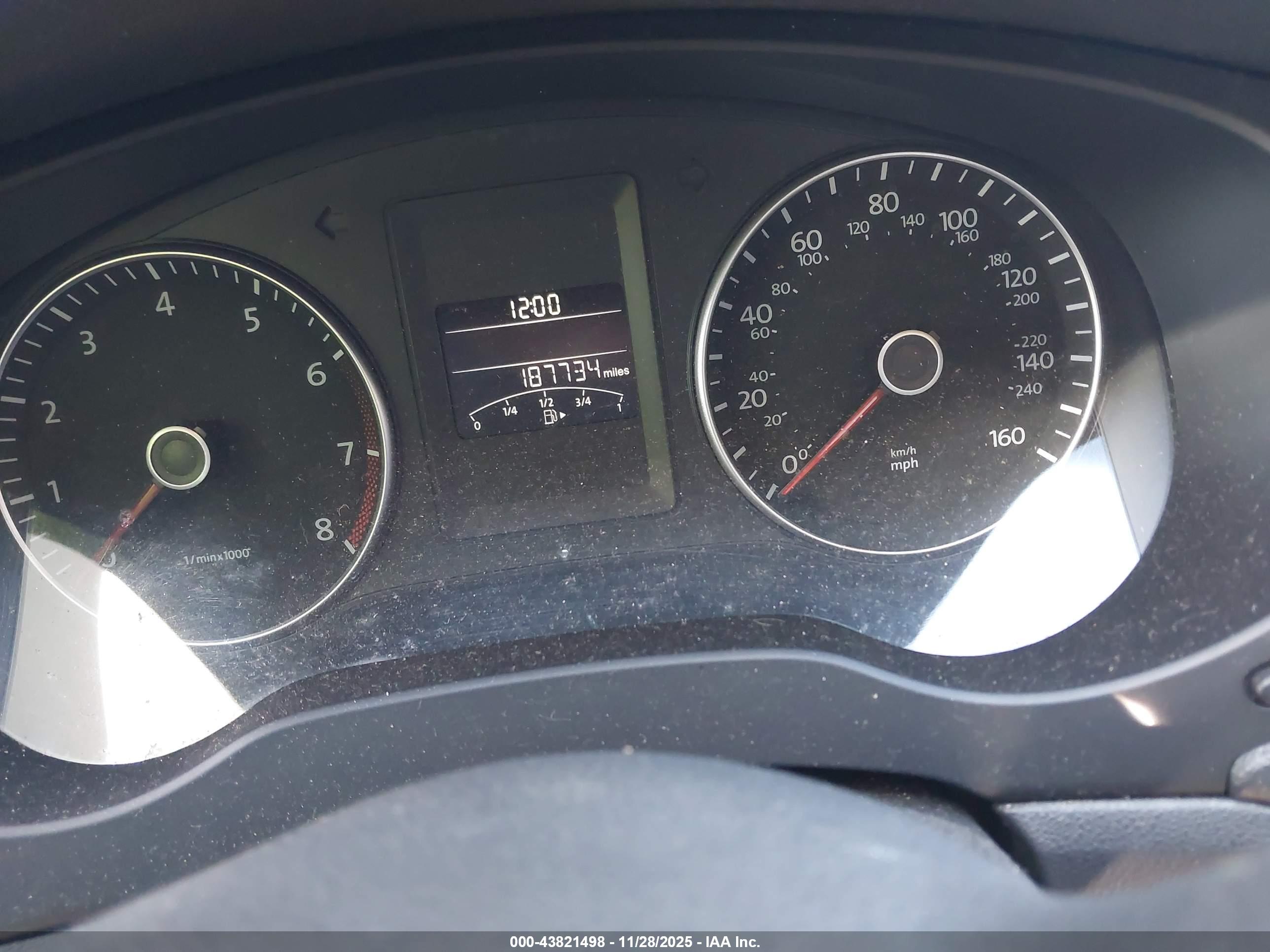 VOLKSWAGEN JETTA image 7