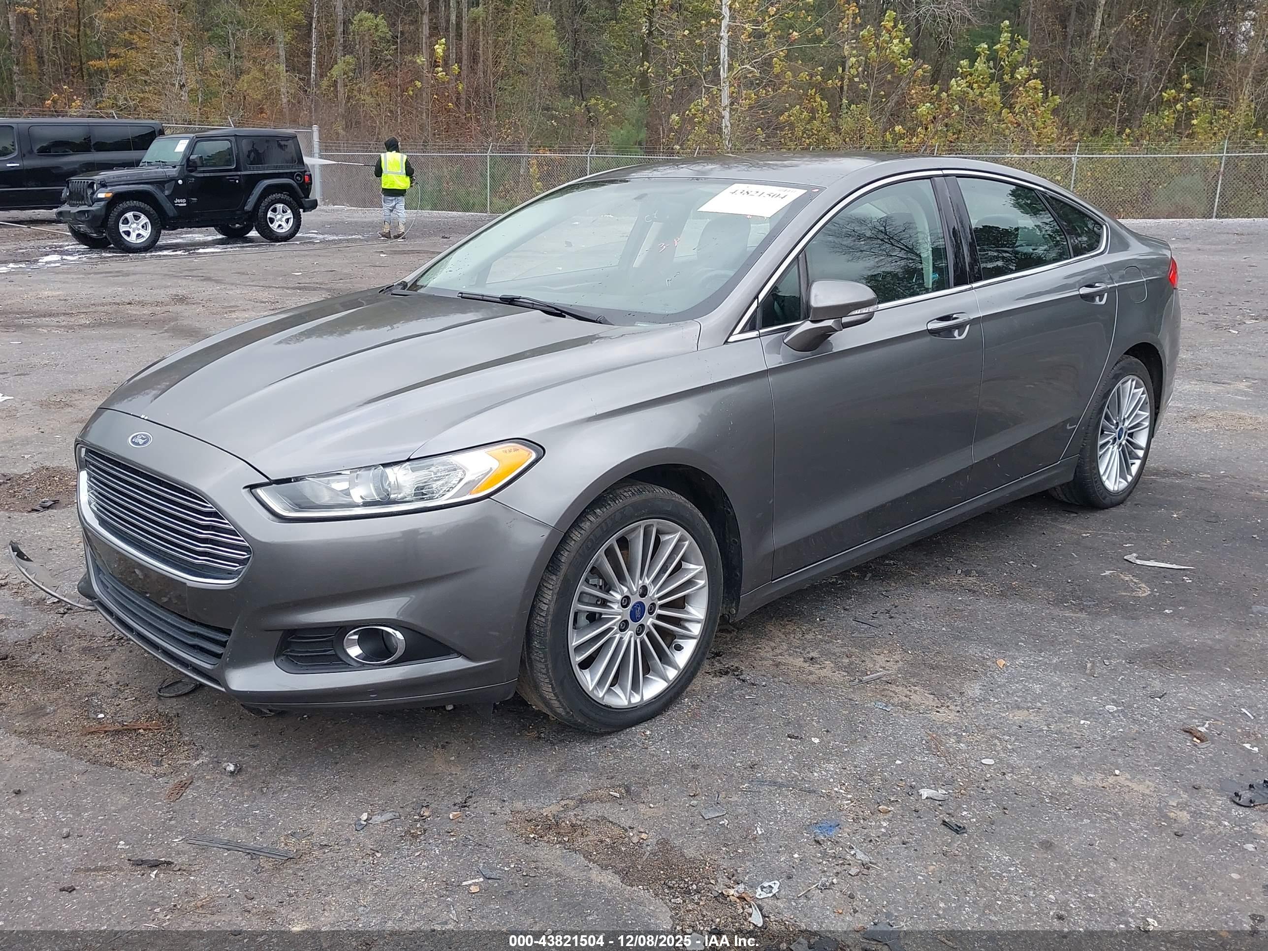 FORD FUSION image 2