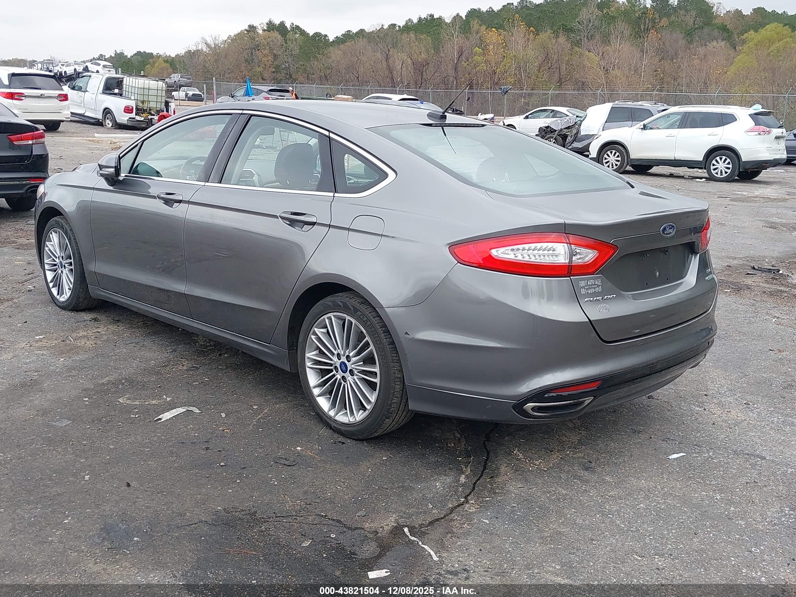 FORD FUSION image 3