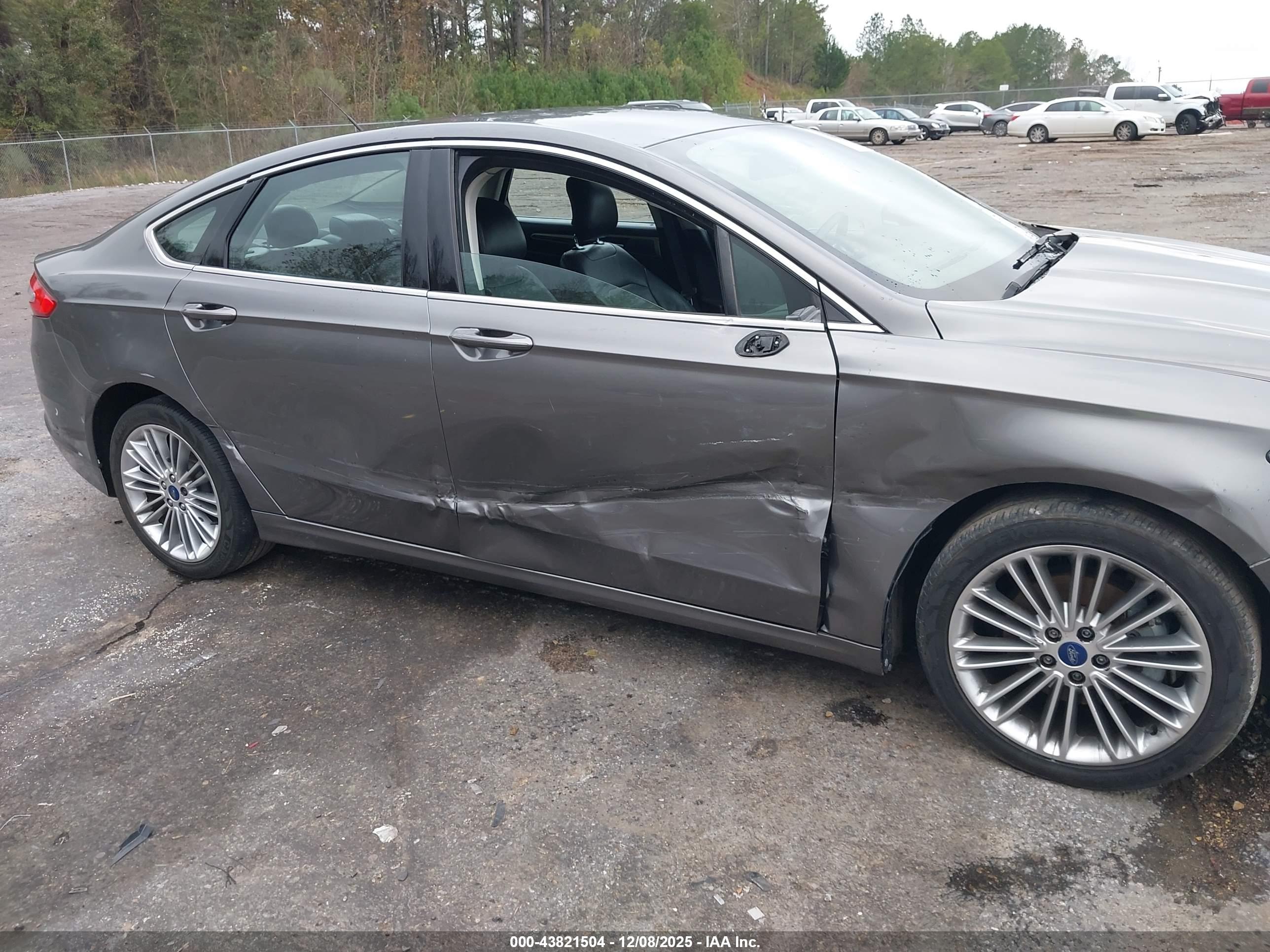 FORD FUSION image 6