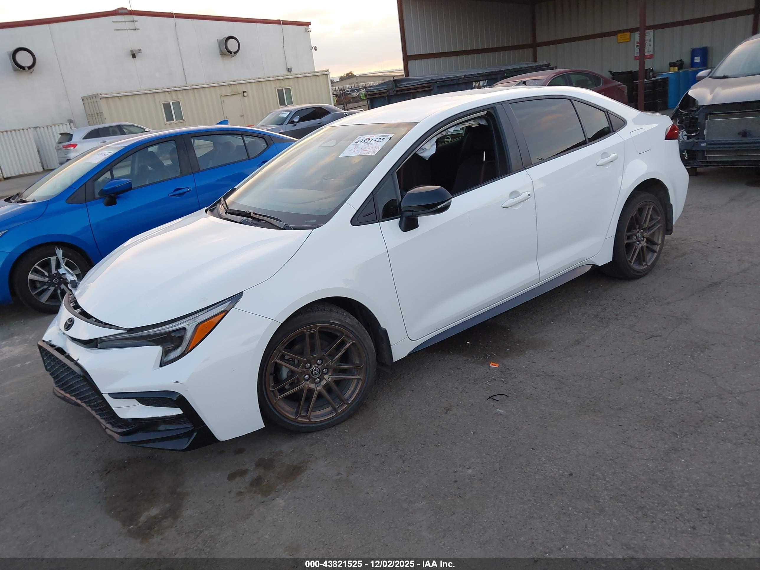 TOYOTA COROLLA image 2