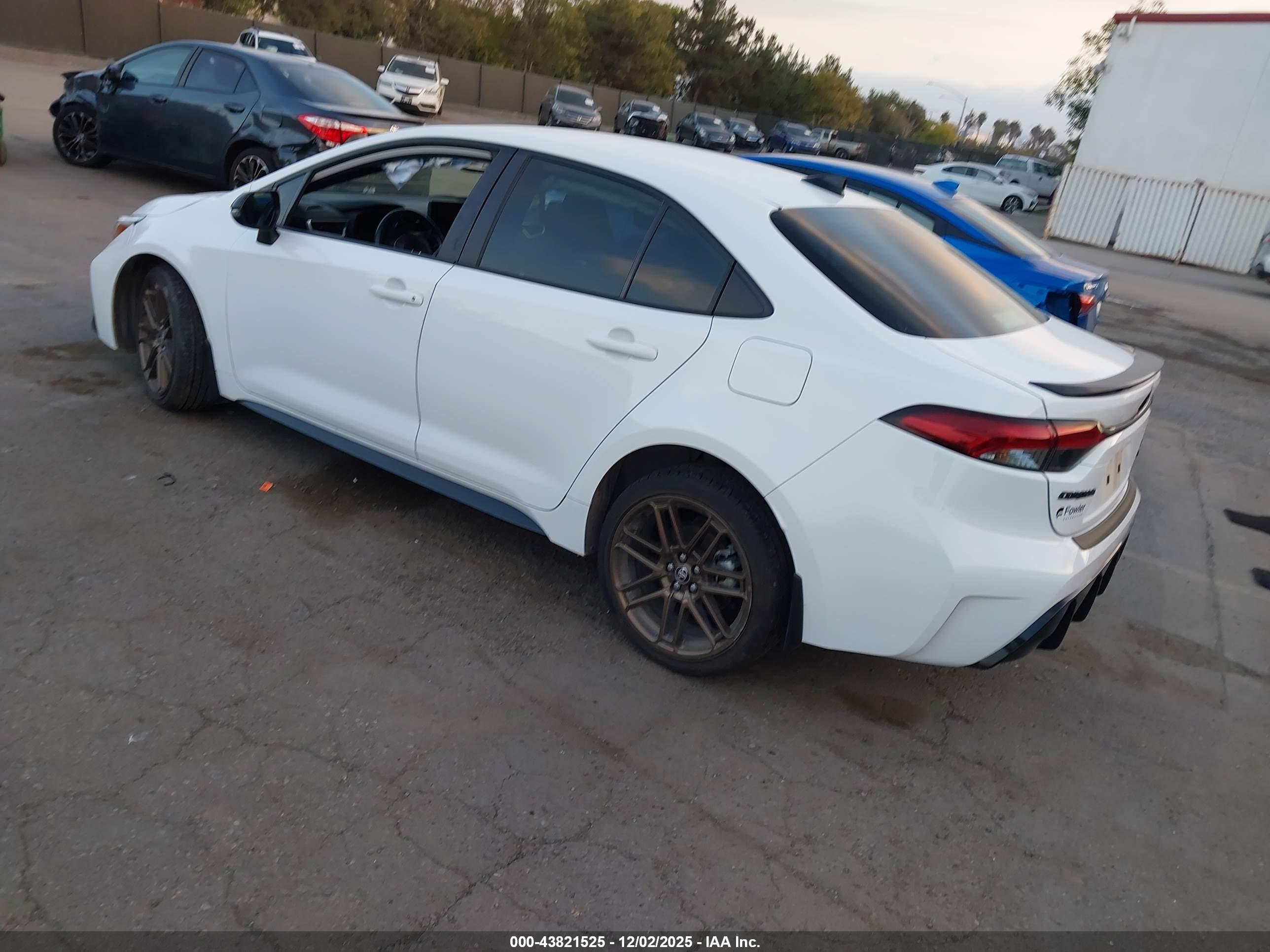 TOYOTA COROLLA image 3