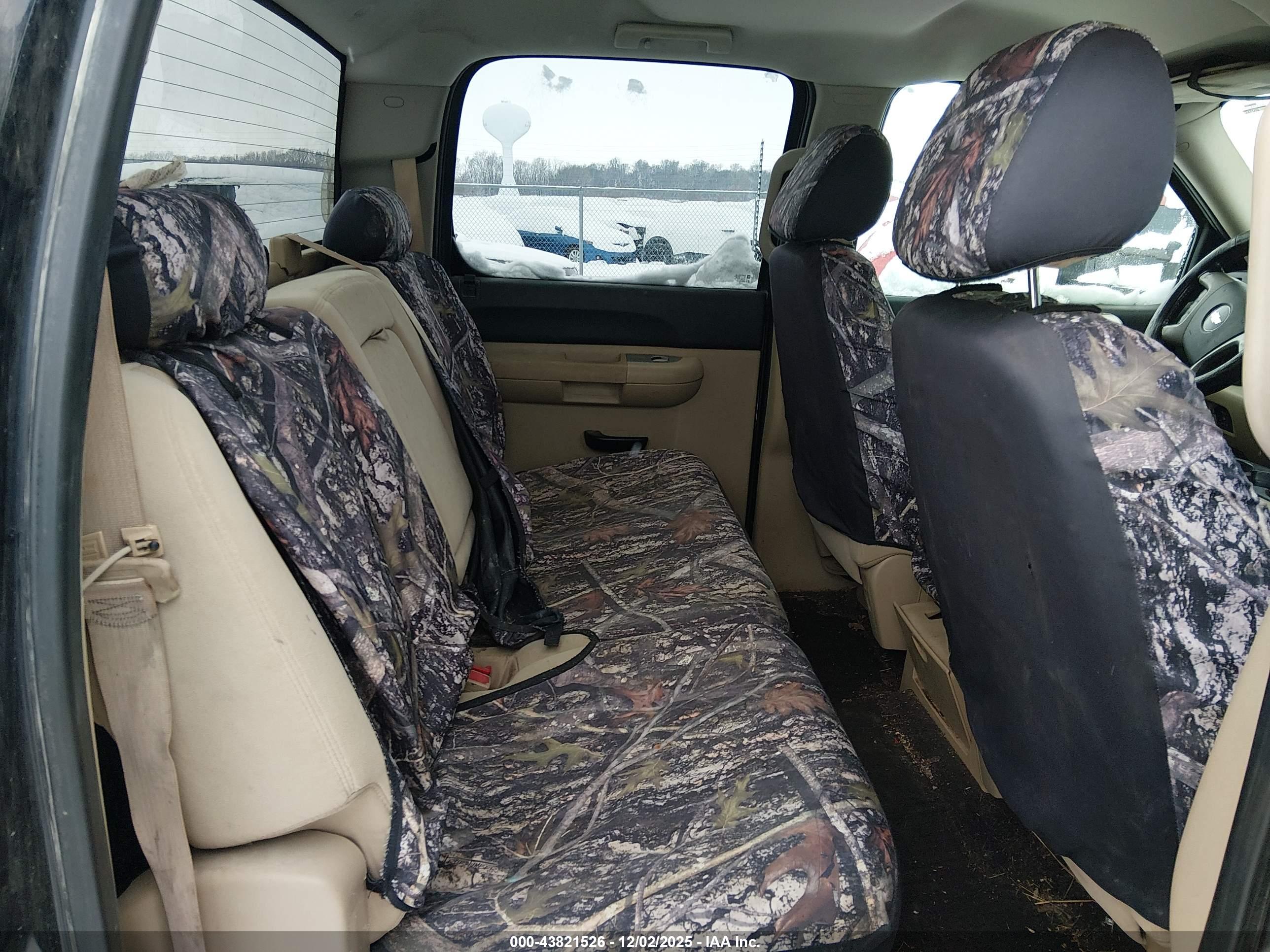 CHEVROLET SILVERADO image 8