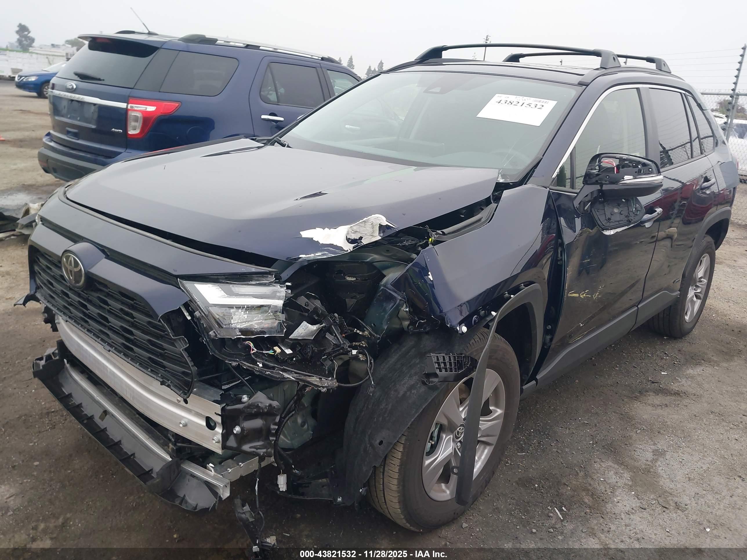 TOYOTA RAV4 image 2