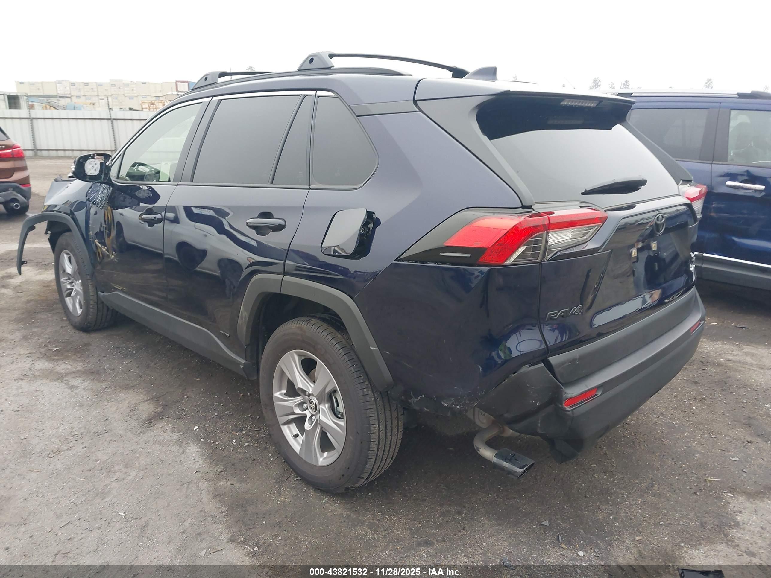 TOYOTA RAV4 image 3