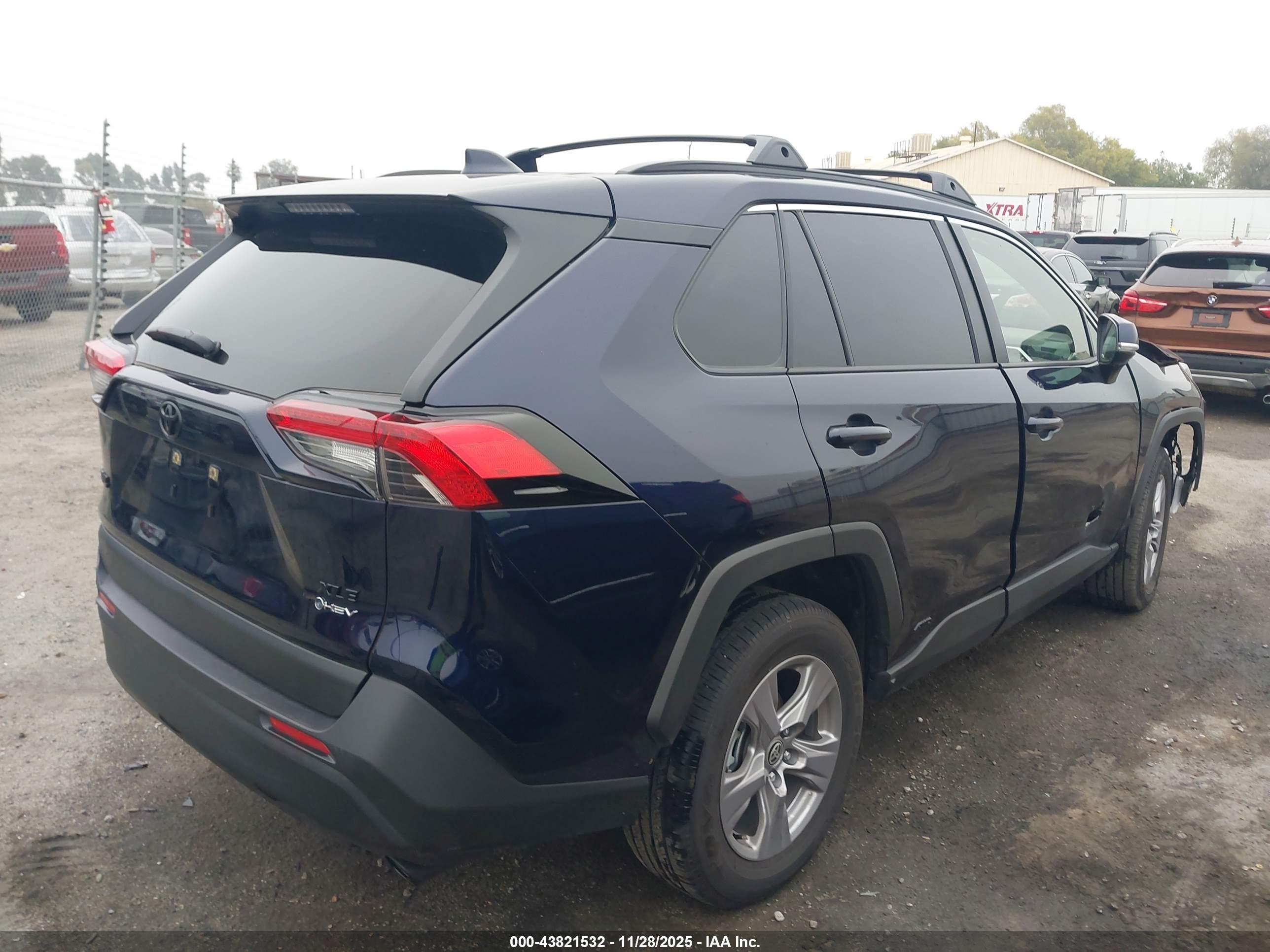 TOYOTA RAV4 image 4