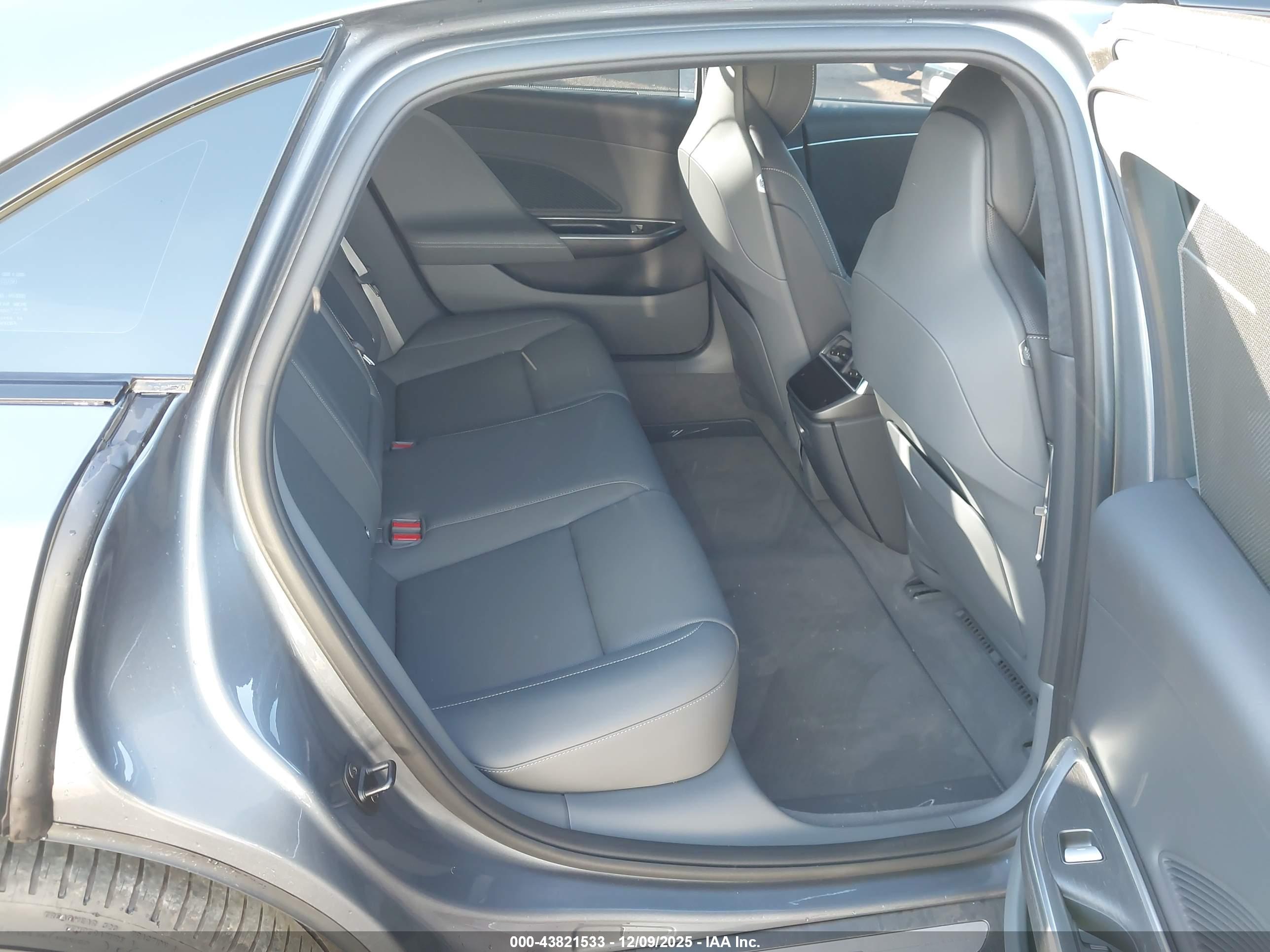 LUCID AIR image 8