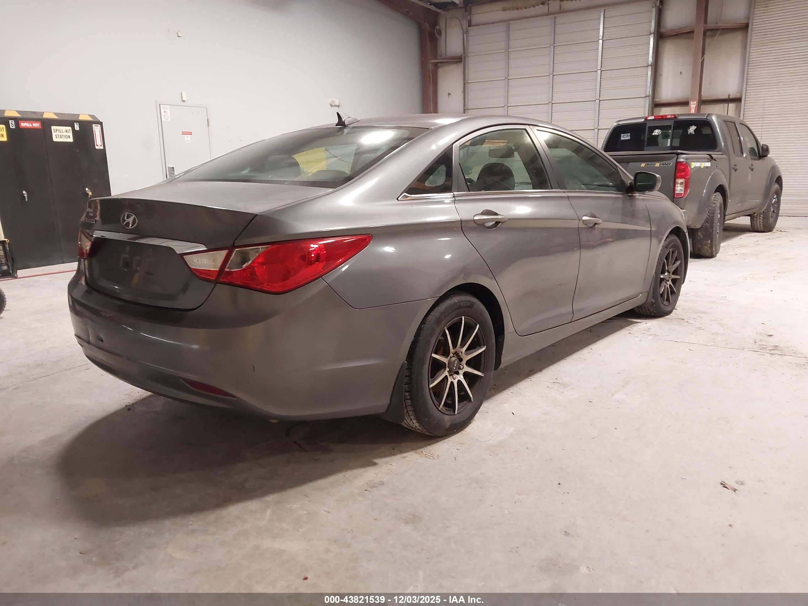 HYUNDAI SONATA image 4