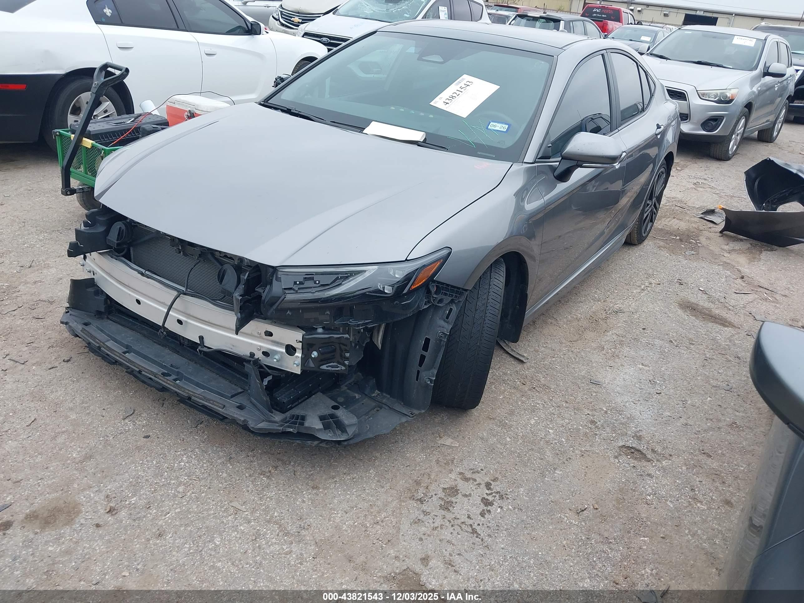 TOYOTA CAMRY image 2