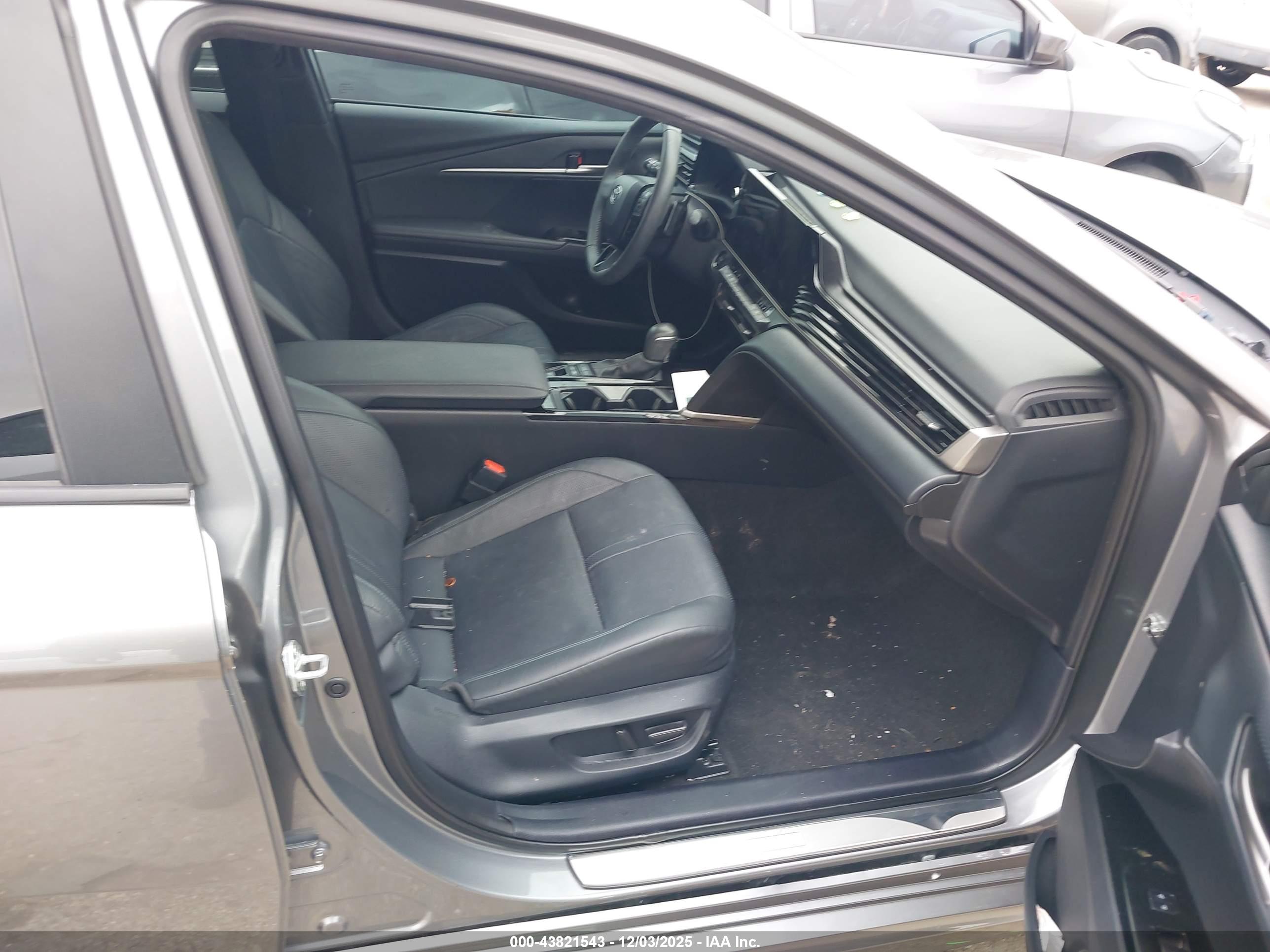 TOYOTA CAMRY image 5