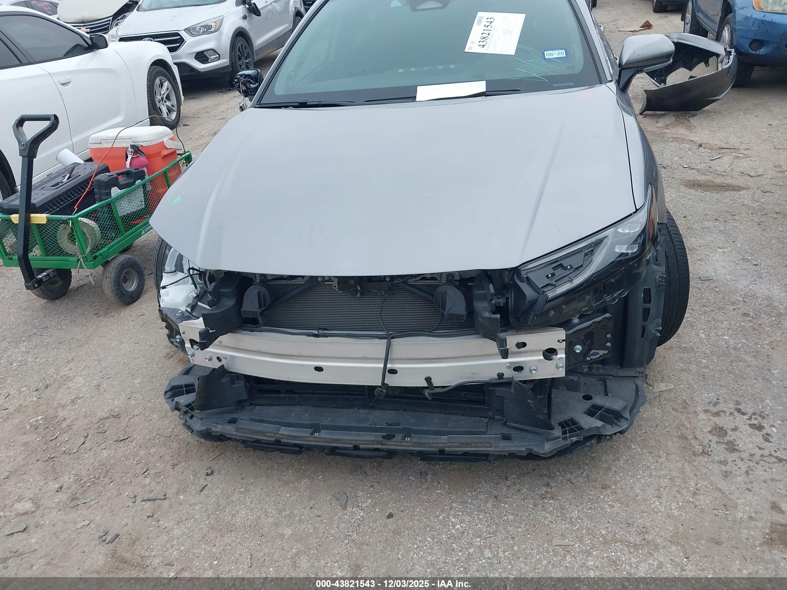 TOYOTA CAMRY image 6