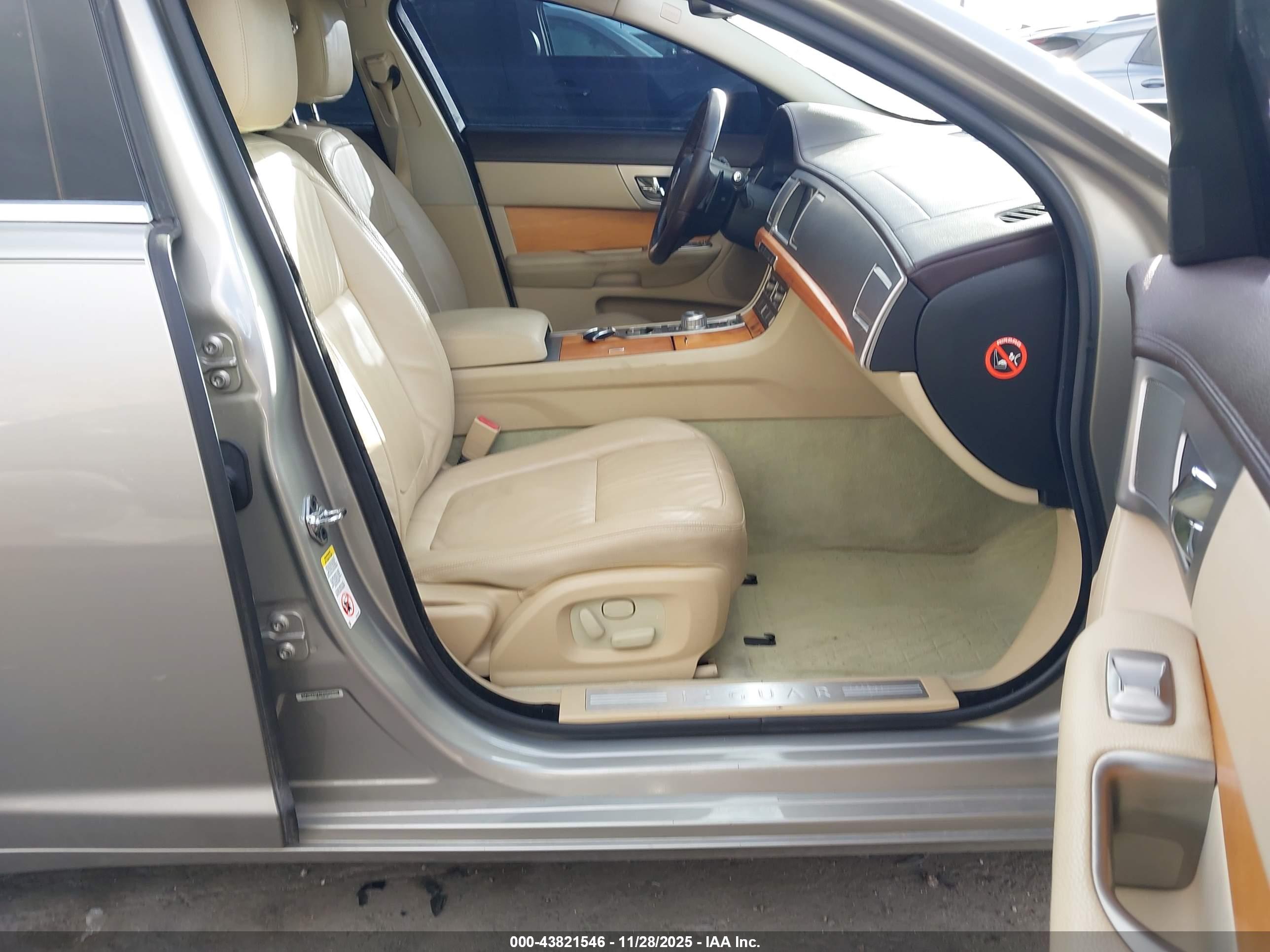 JAGUAR XF image 5
