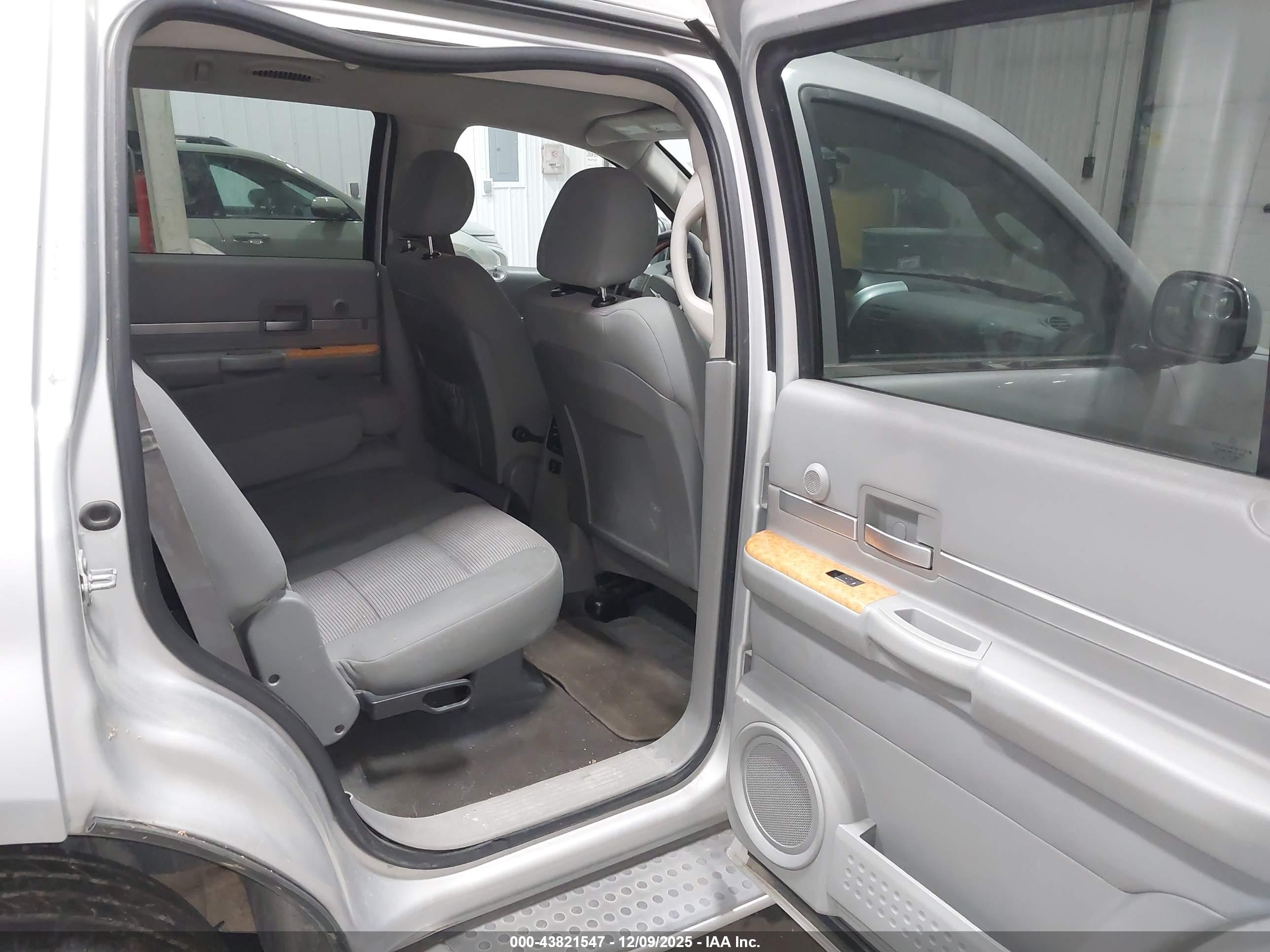 CHRYSLER ASPEN image 8