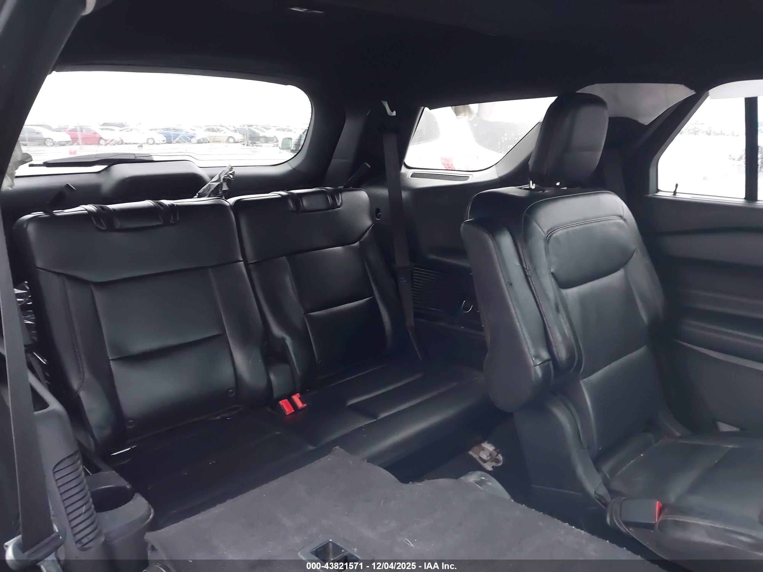 FORD EXPLORER image 8