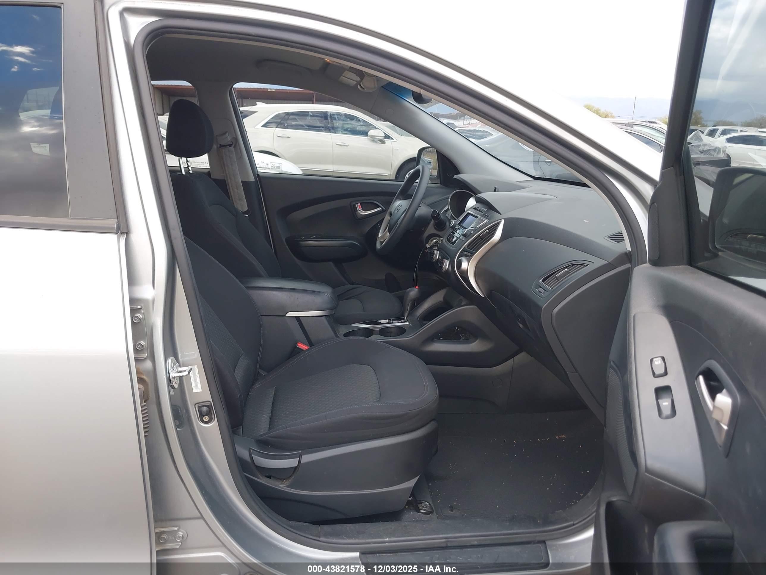 HYUNDAI TUCSON image 5
