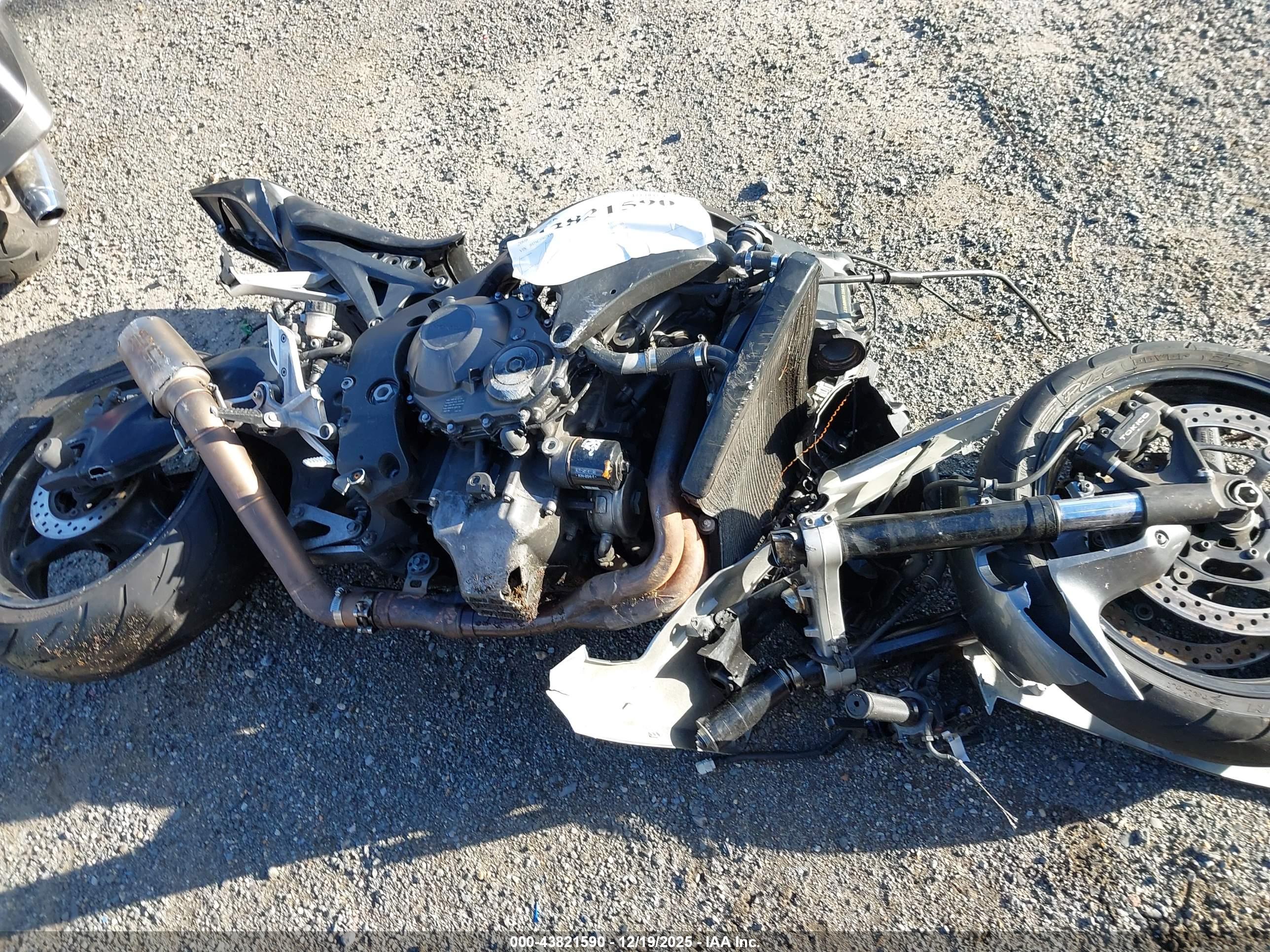 HONDA CBR1000 image 9