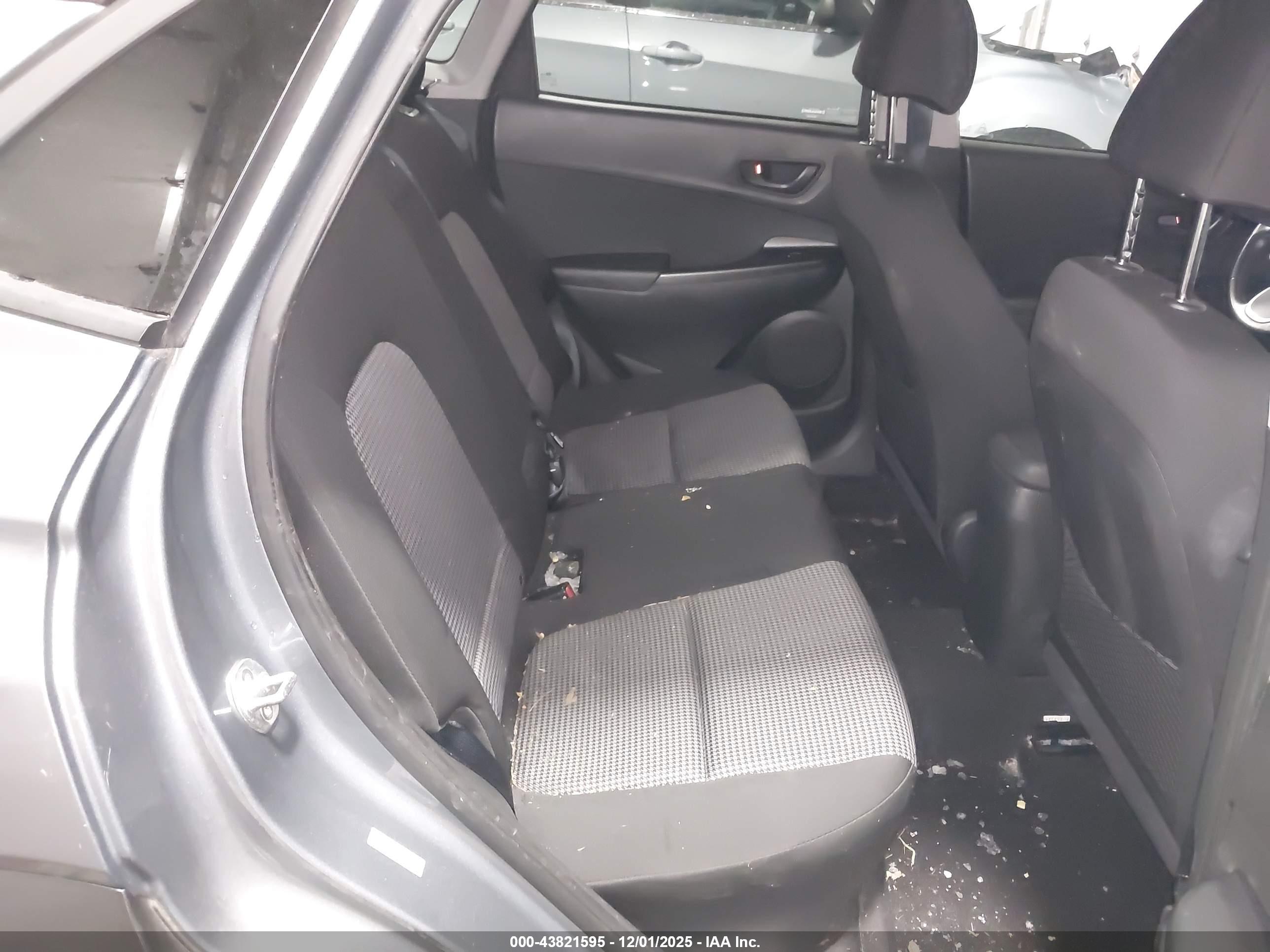 HYUNDAI KONA image 8