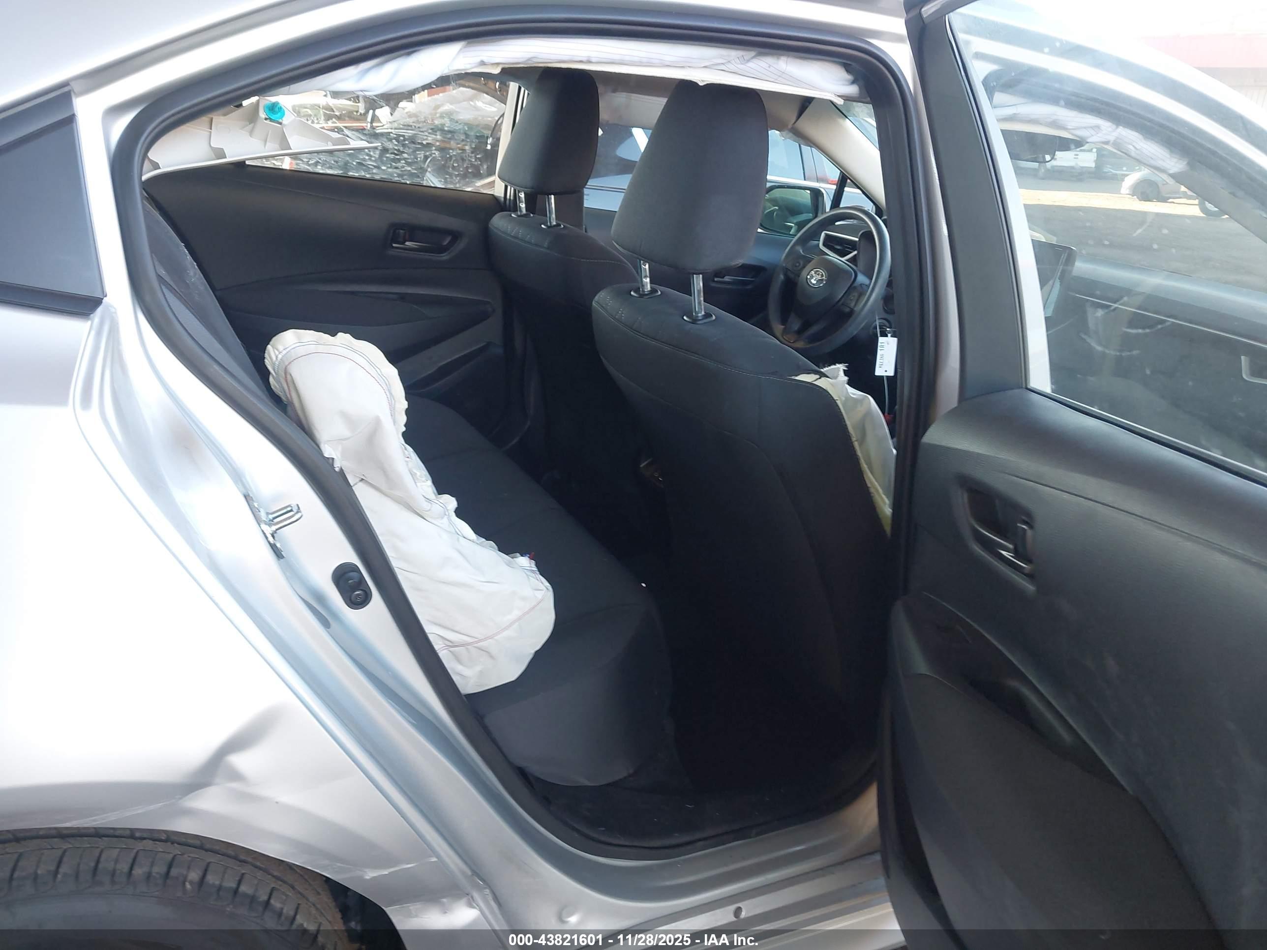 TOYOTA COROLLA image 8
