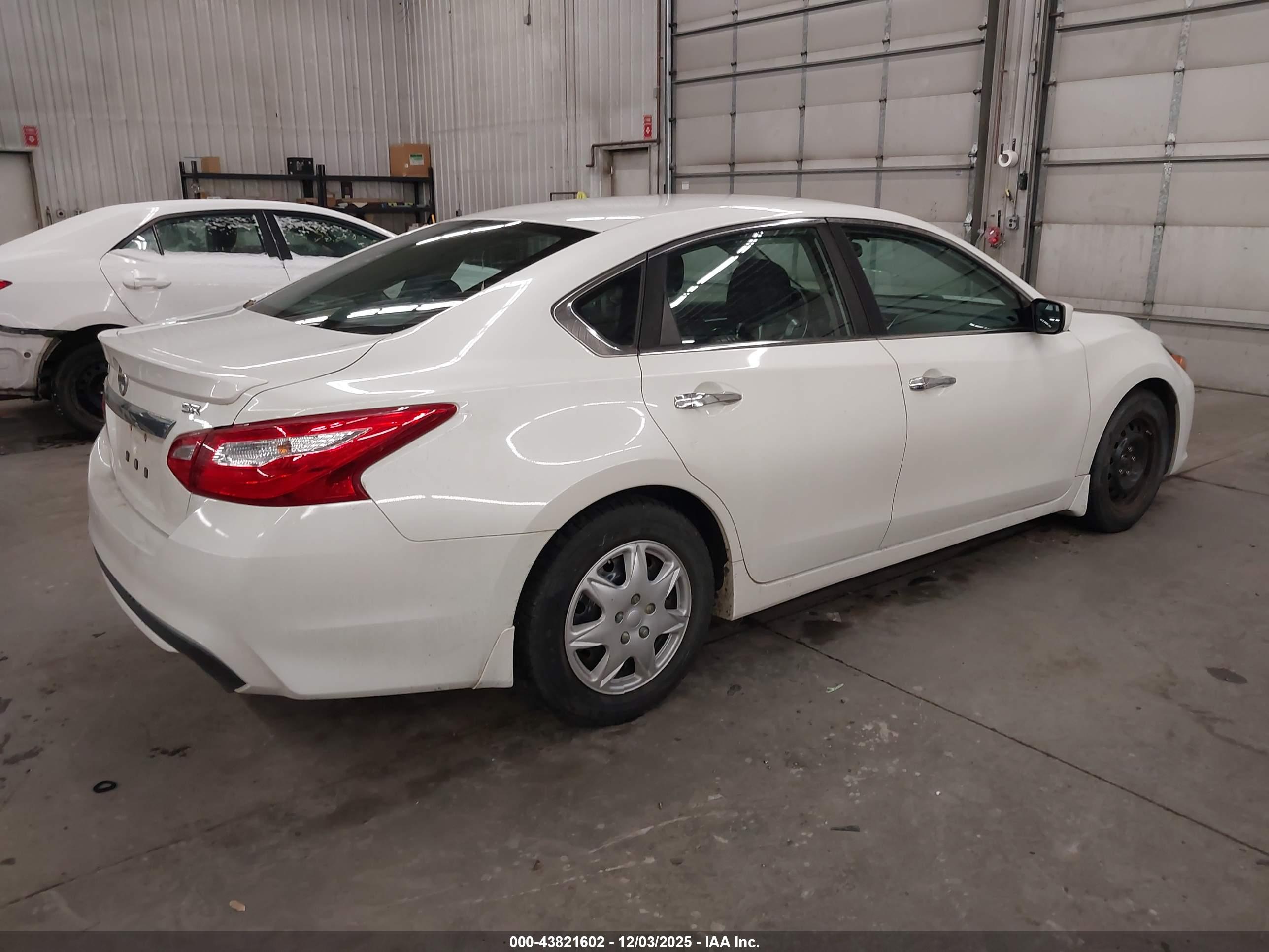 NISSAN ALTIMA image 4